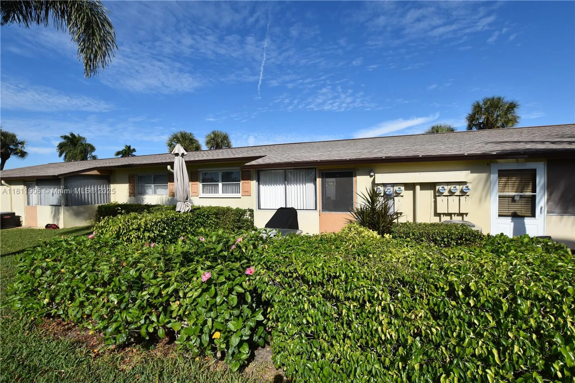 Property Slideshow image 17 of 33 | 2862 crosley dr c, West Palm Beach, FL, 33415