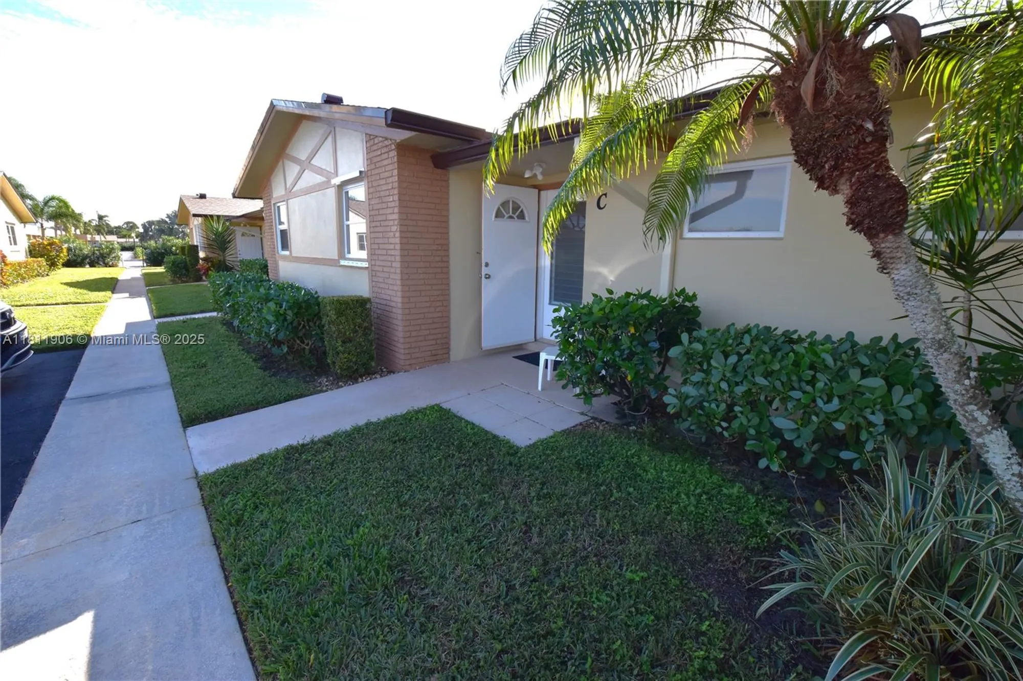 Property Slideshow image 19 of 33 | 2862 crosley dr c, West Palm Beach, FL, 33415