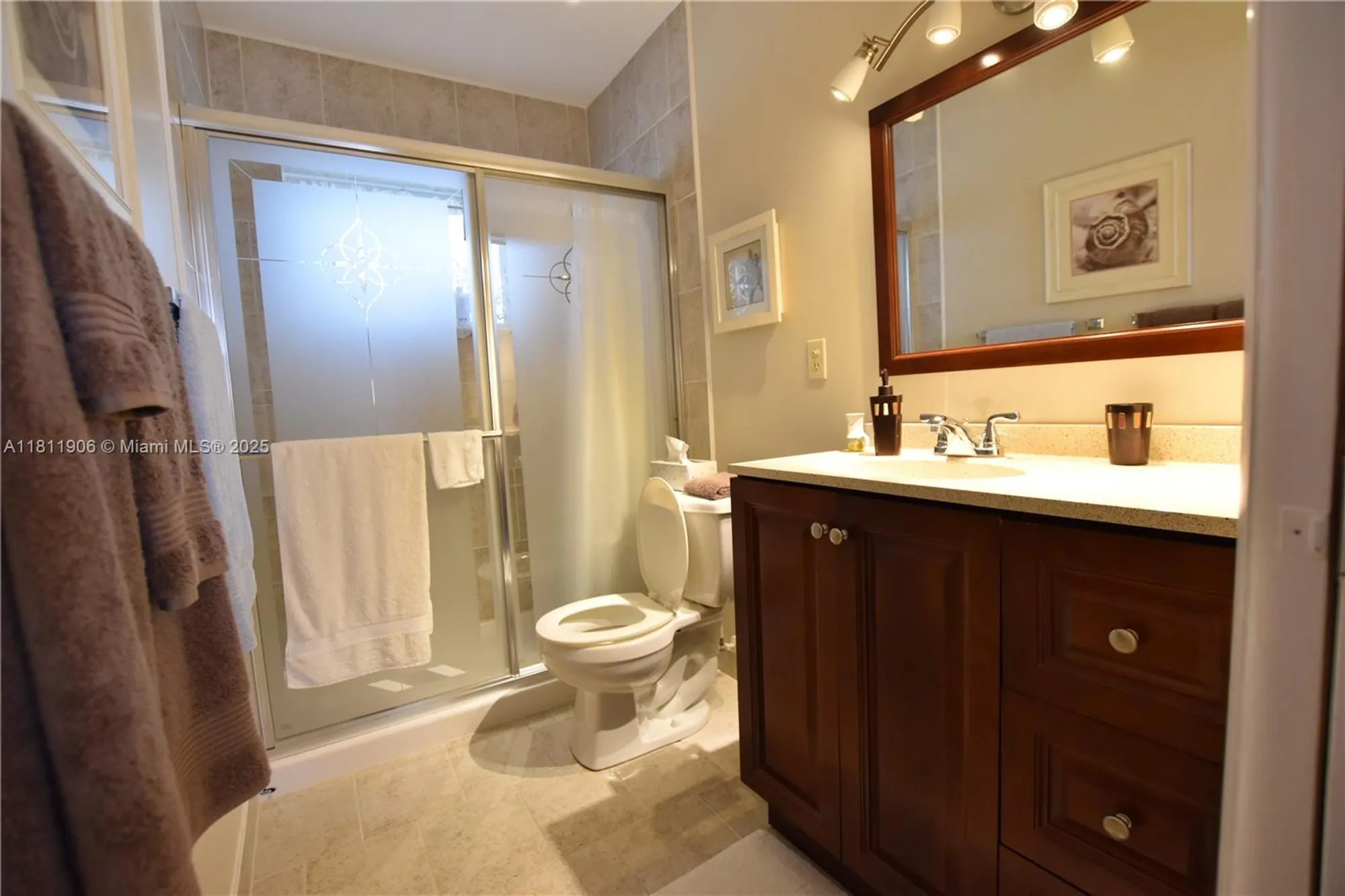 Property Slideshow image 11 of 33 | 2862 crosley dr c, West Palm Beach, FL, 33415