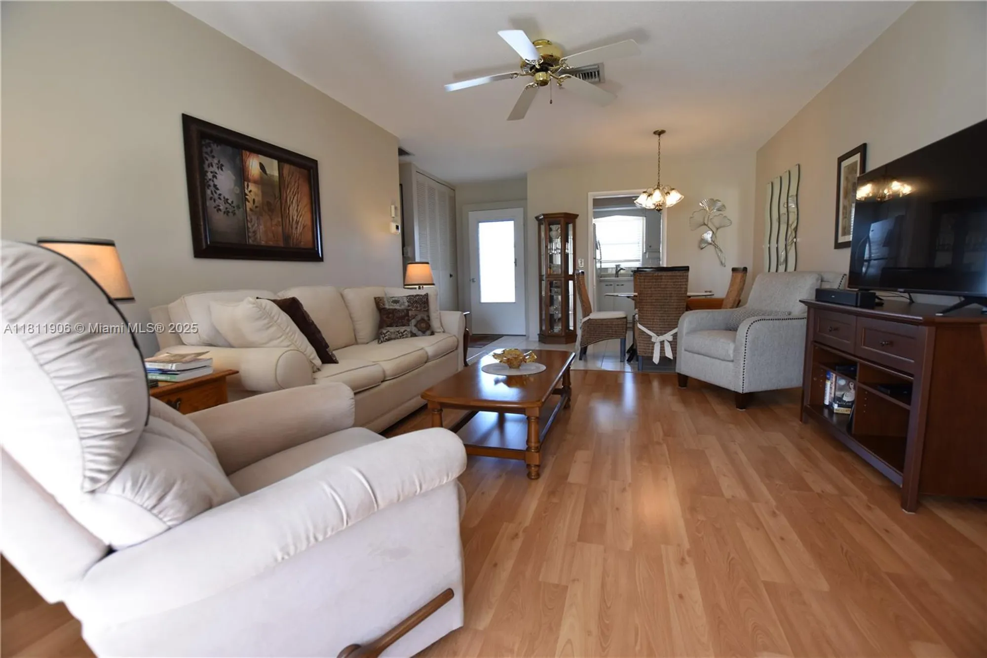 Property Slideshow image 3 of 33 | 2862 crosley dr c, West Palm Beach, FL, 33415