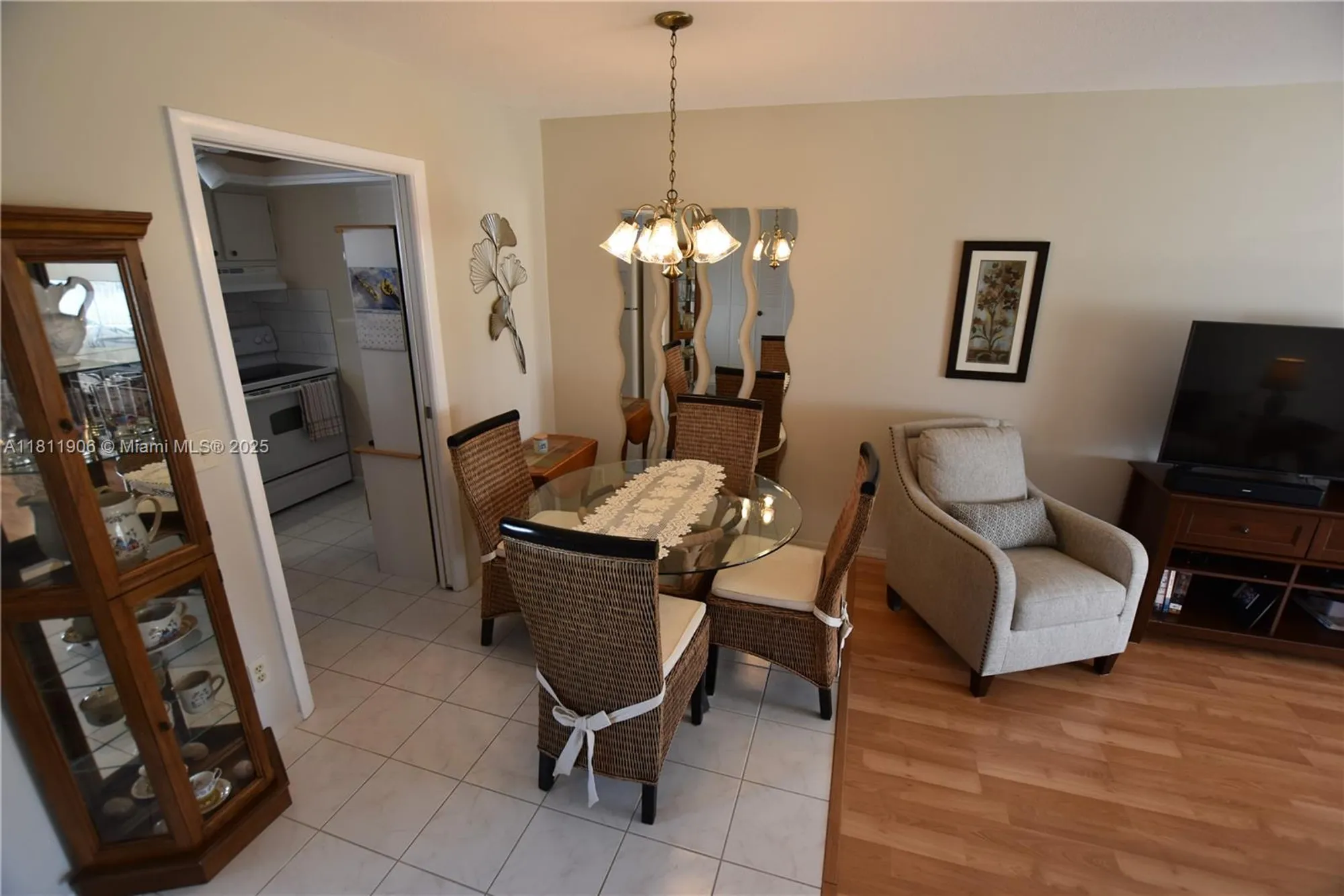Property Slideshow image 4 of 33 | 2862 crosley dr c, West Palm Beach, FL, 33415
