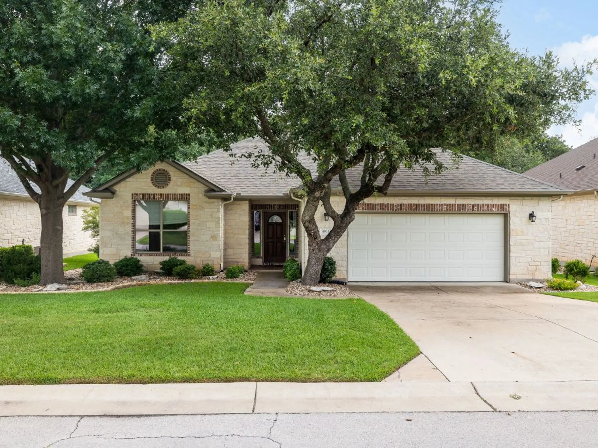 Property Slideshow image 2 of 40 | 4914 big bend trl, Georgetown, TX, 78633