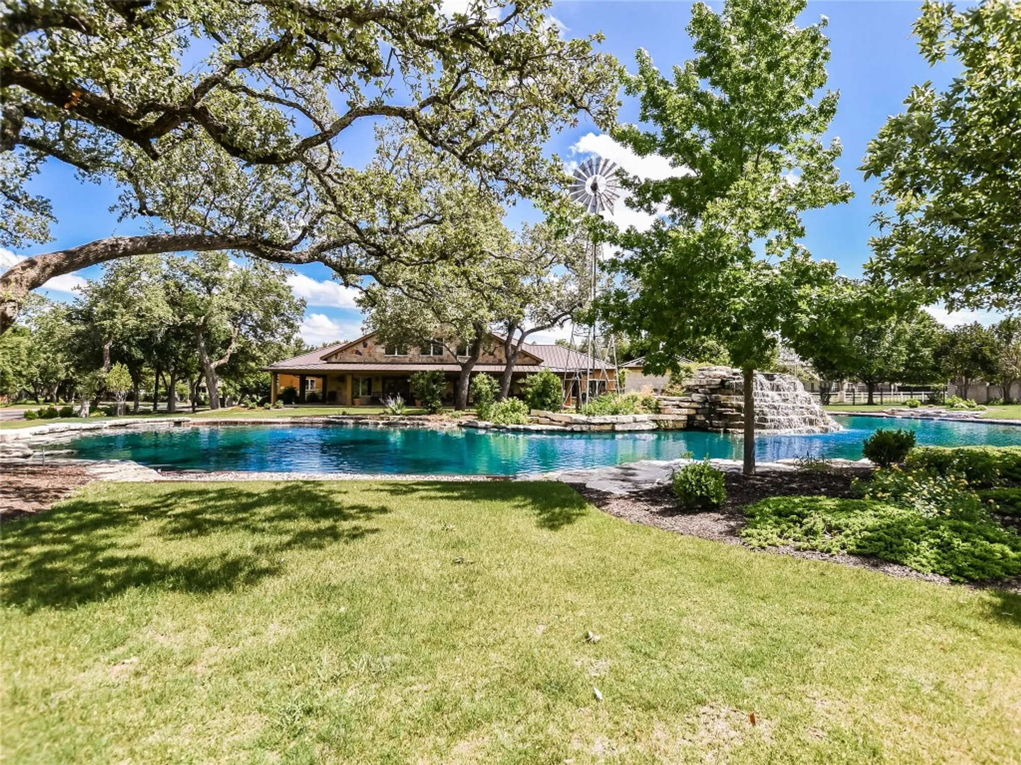 Property Slideshow image 34 of 40 | 4914 big bend trl, Georgetown, TX, 78633