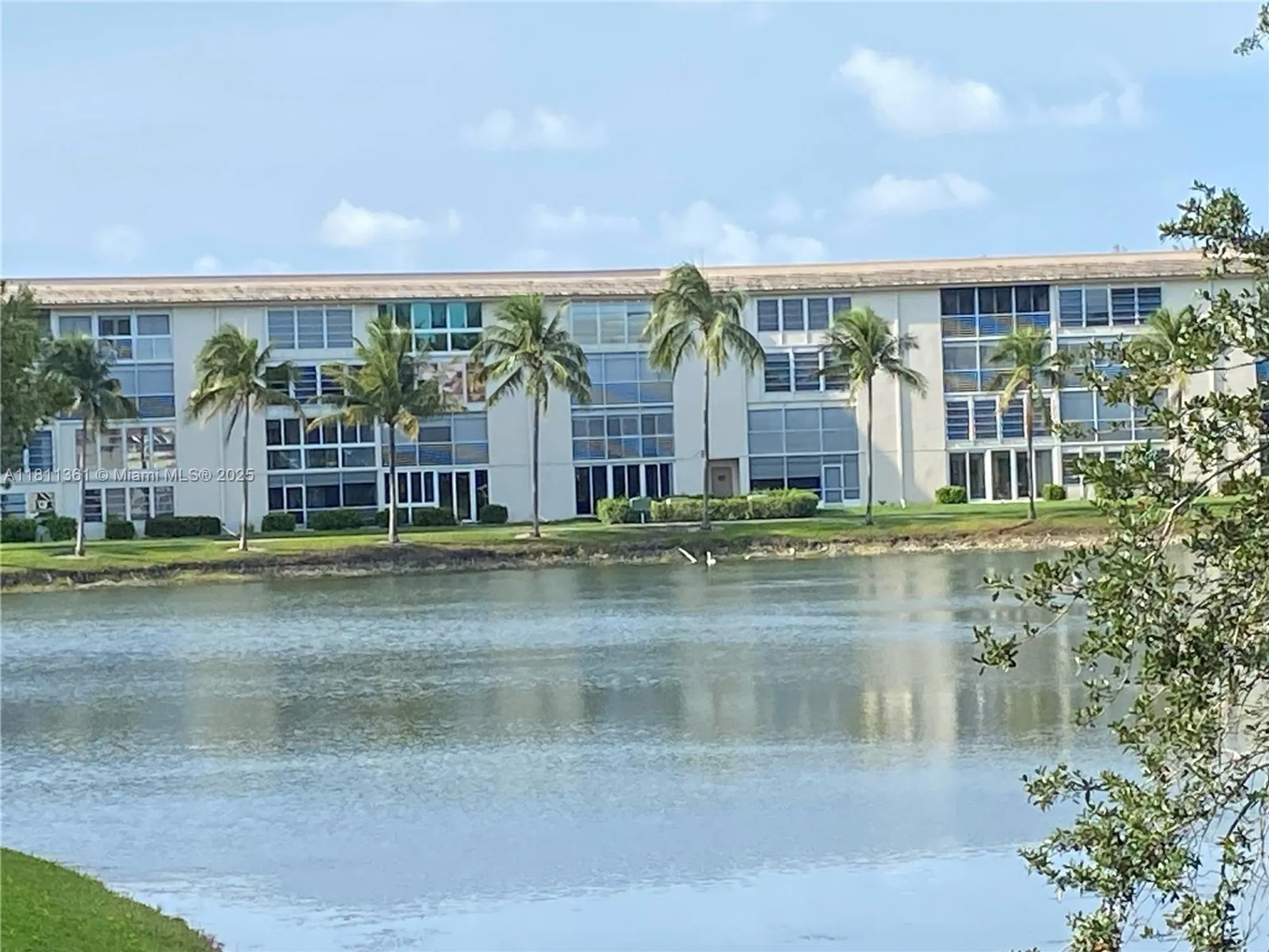 Property Slideshow image 1 of 38 | 1902 bermuda cir g3, Coconut Creek, FL, 33066