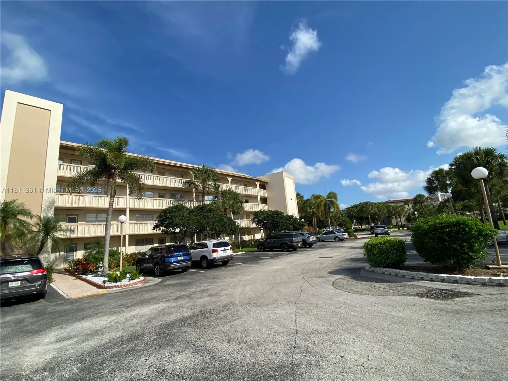Property Slideshow image 27 of 38 | 1902 bermuda cir g3, Coconut Creek, FL, 33066
