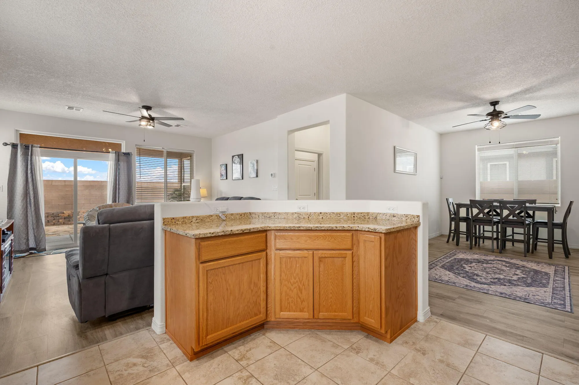 Property Slideshow image 15 of 34 | 240 rio chama cir, Los Lunas, NM, 87031