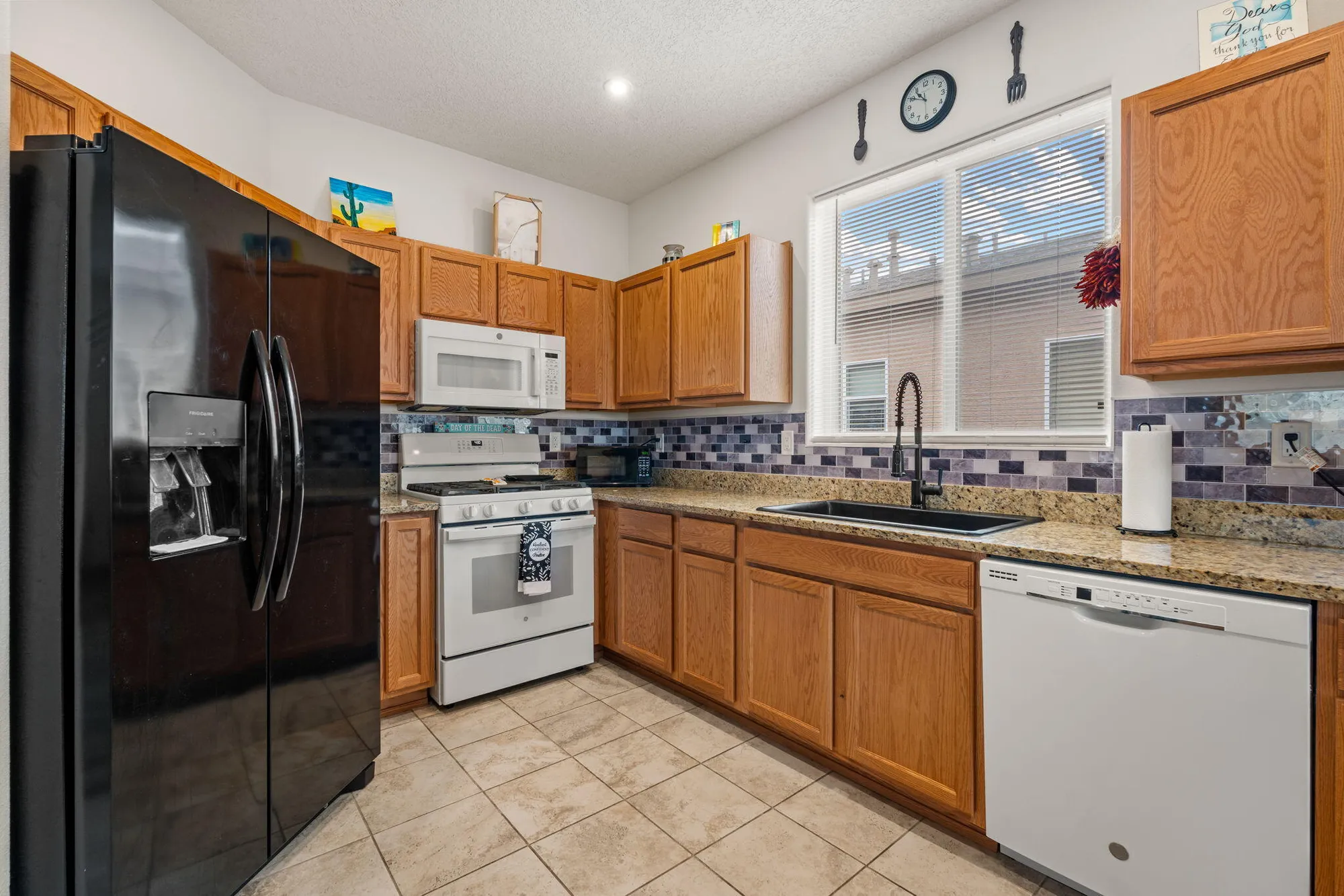 Property Slideshow image 17 of 34 | 240 rio chama cir, Los Lunas, NM, 87031
