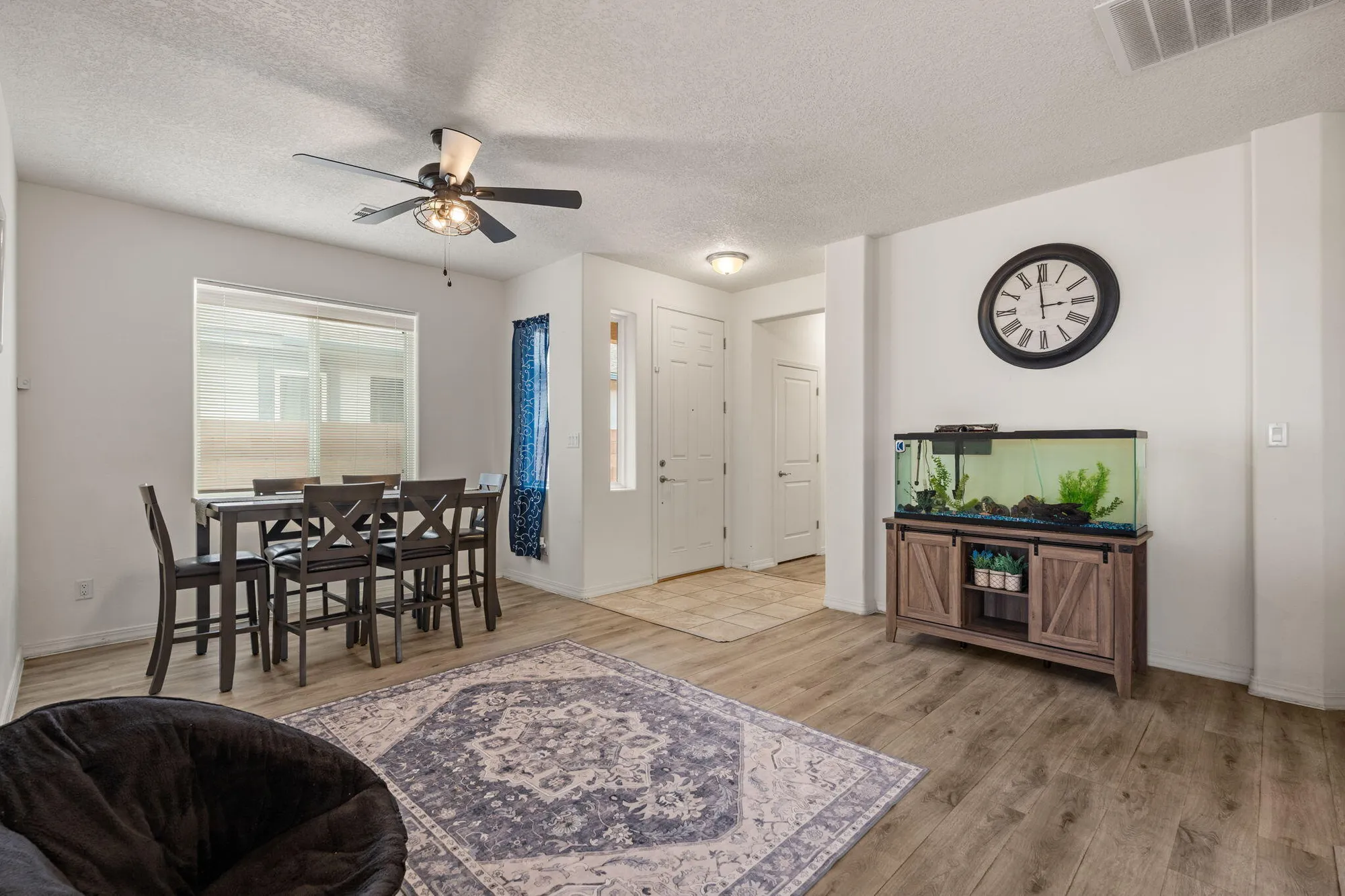 Property Slideshow image 13 of 34 | 240 rio chama cir, Los Lunas, NM, 87031