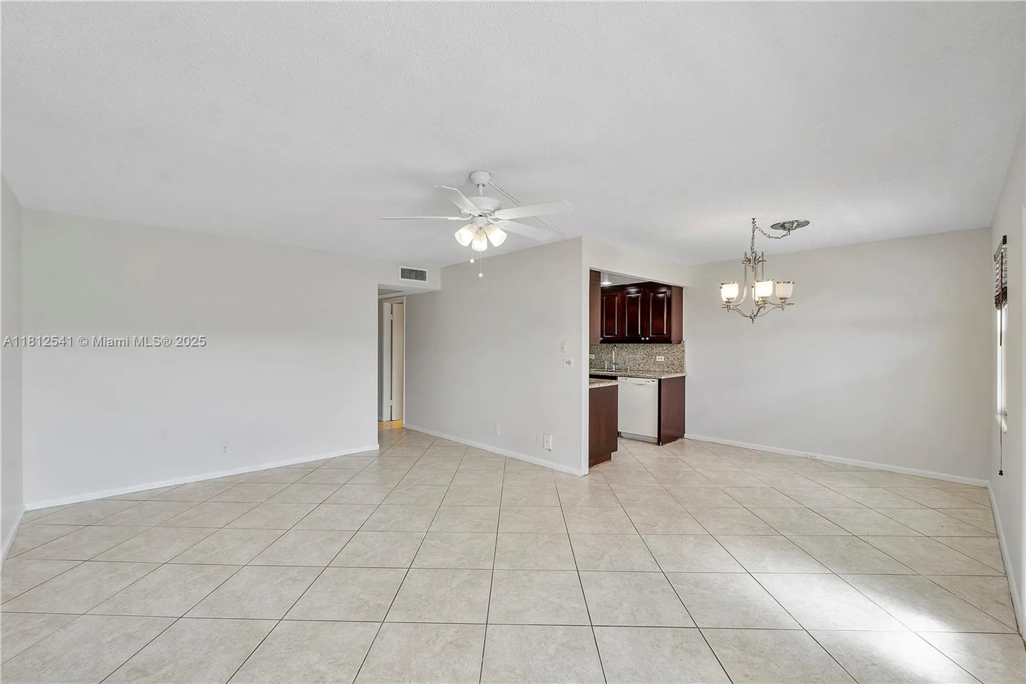 Property Slideshow image 14 of 37 | 3116 newport u # 3116, Deerfield Beach, FL, 33442