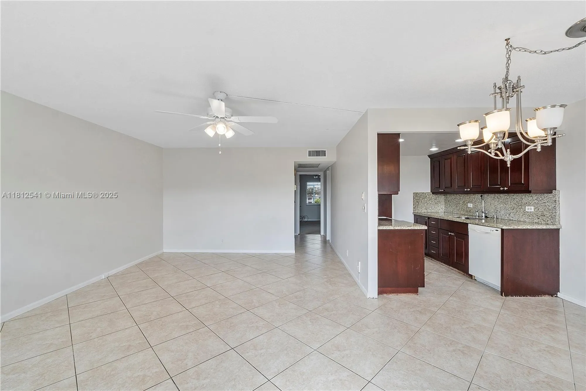 Property Slideshow image 10 of 37 | 3116 newport u # 3116, Deerfield Beach, FL, 33442
