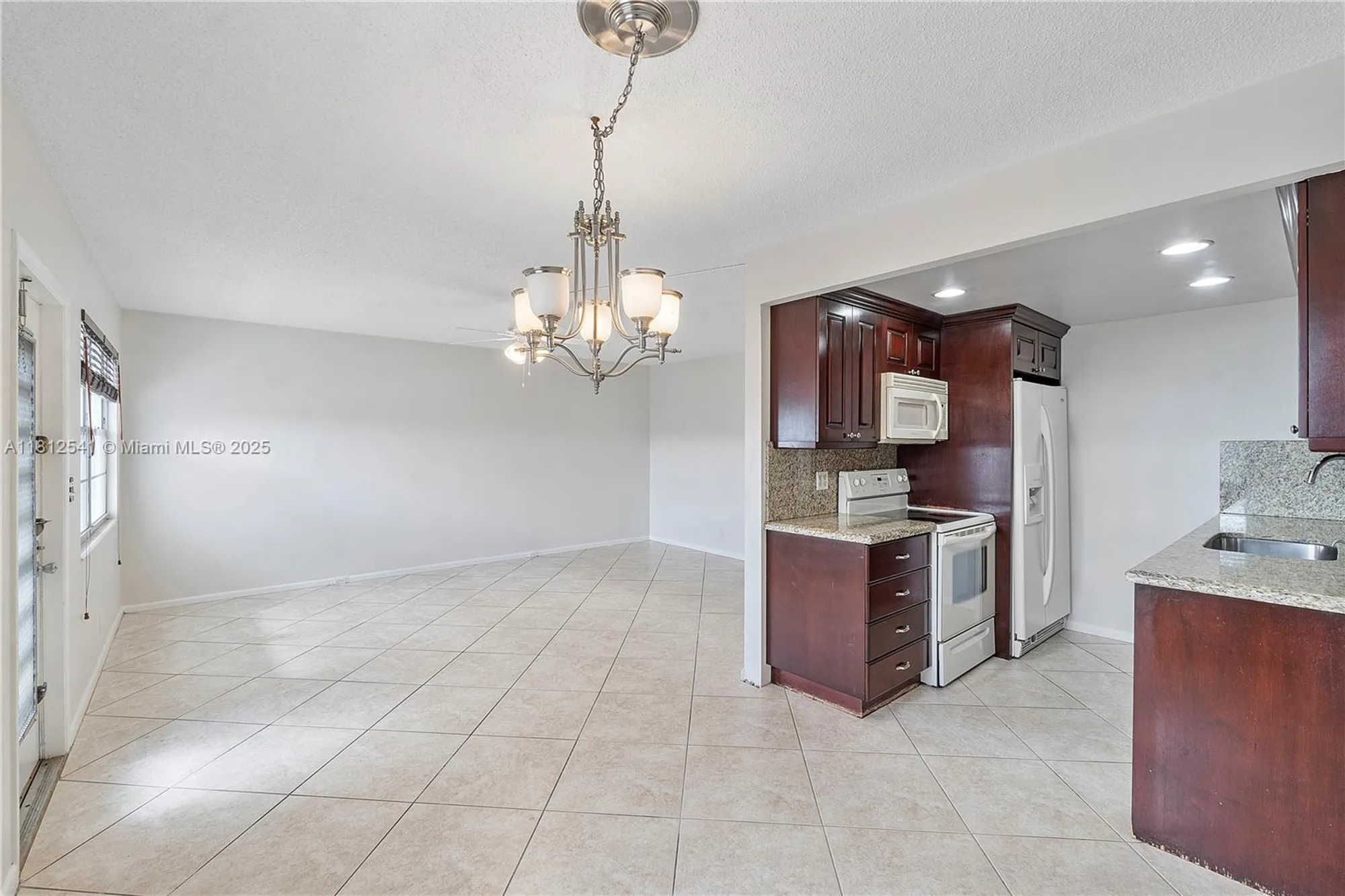 Property Slideshow image 11 of 37 | 3116 newport u # 3116, Deerfield Beach, FL, 33442