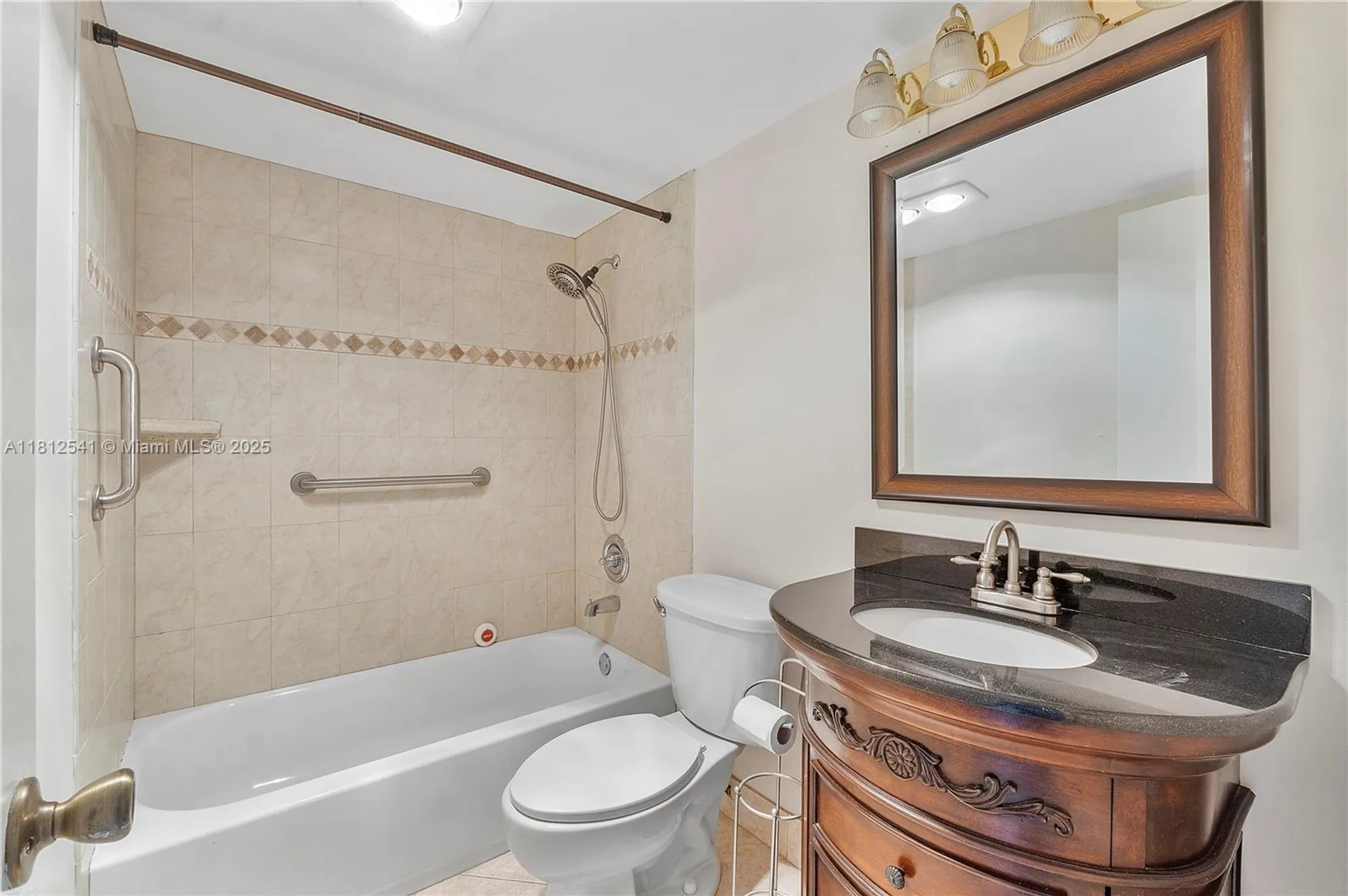 Property Slideshow image 8 of 37 | 3116 newport u # 3116, Deerfield Beach, FL, 33442