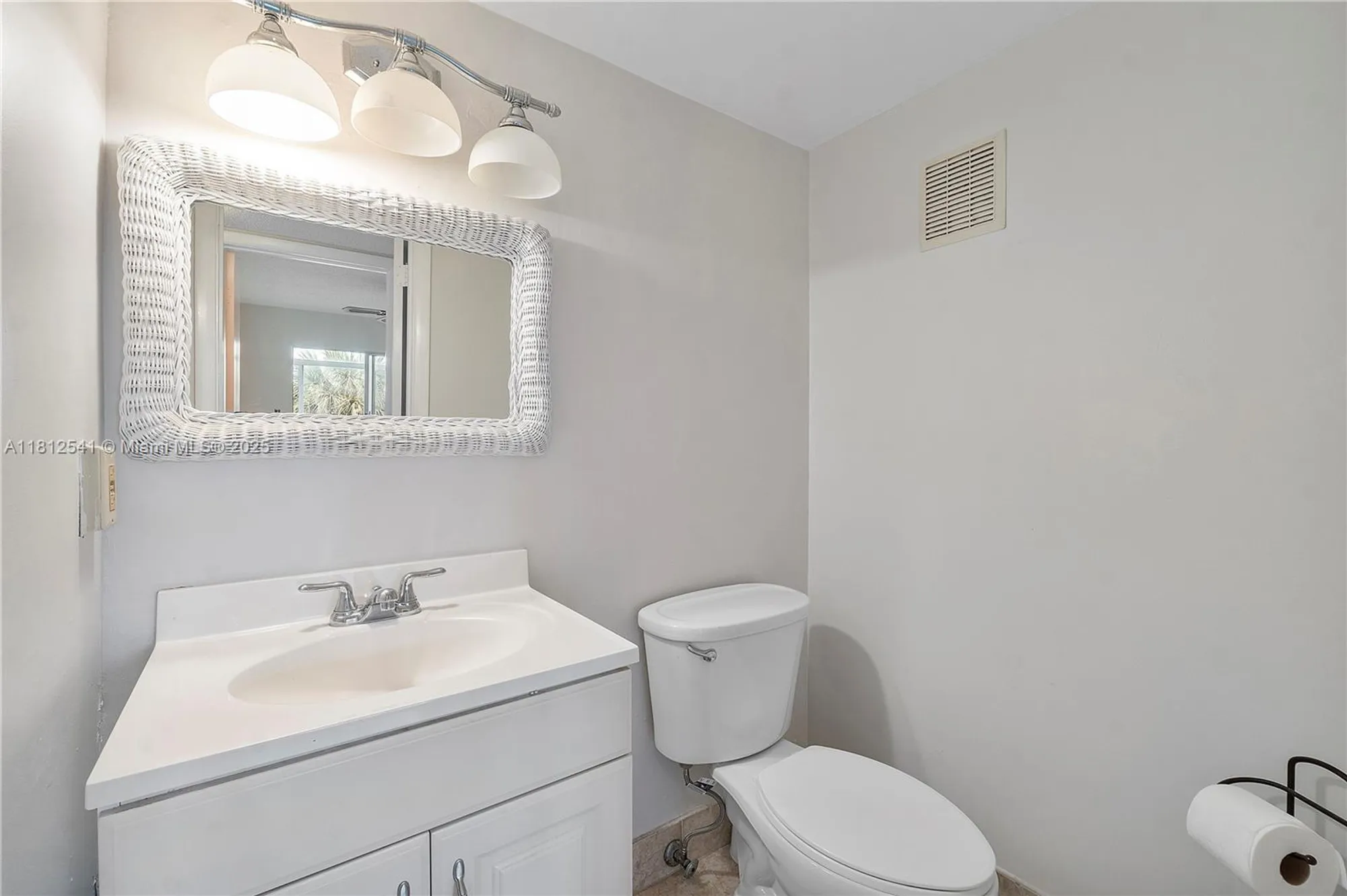 Property Slideshow image 9 of 37 | 3116 newport u # 3116, Deerfield Beach, FL, 33442