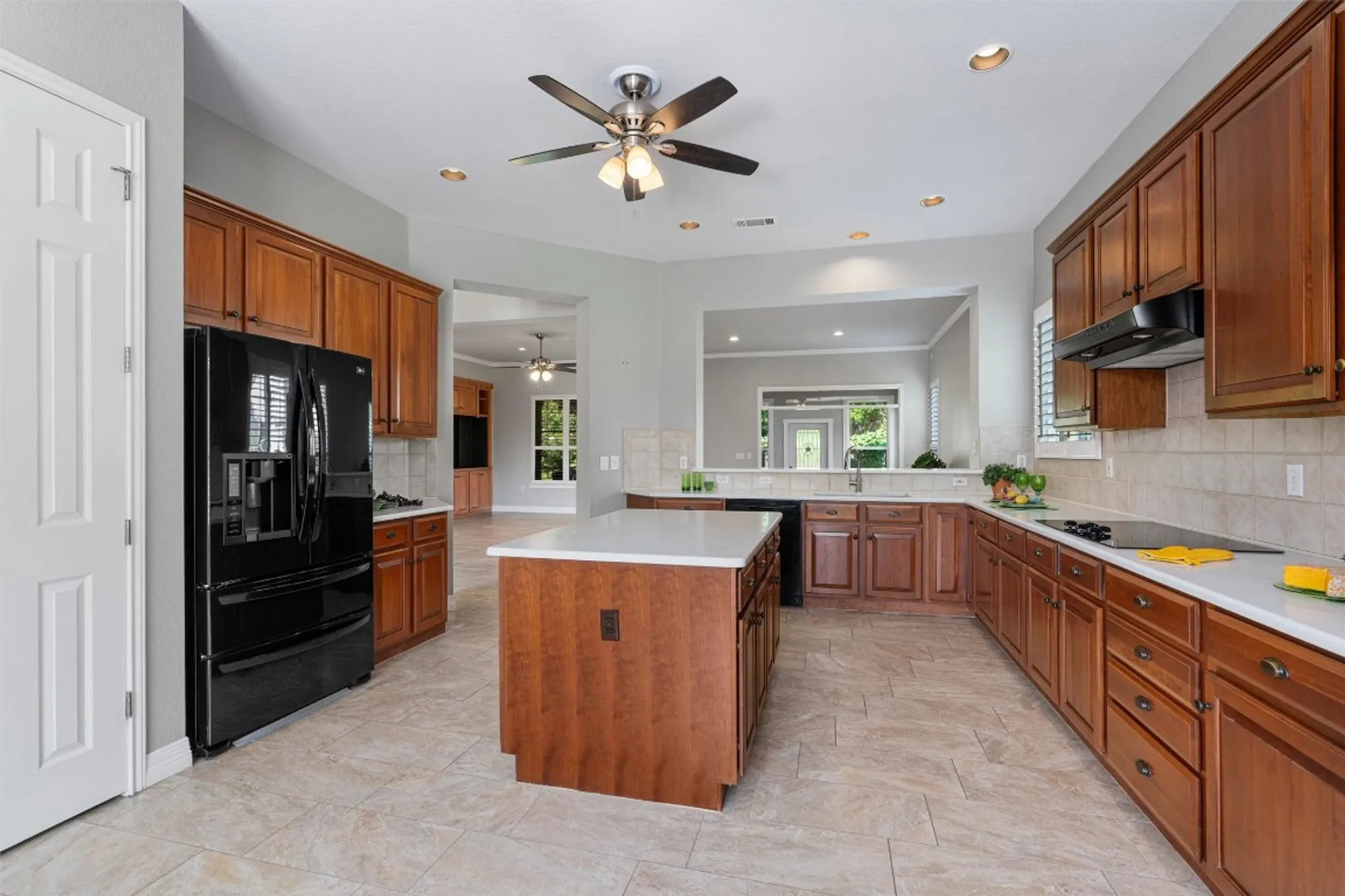 Property Slideshow image 14 of 38 | 282 trail of the flowers, Georgetown, TX, 78633