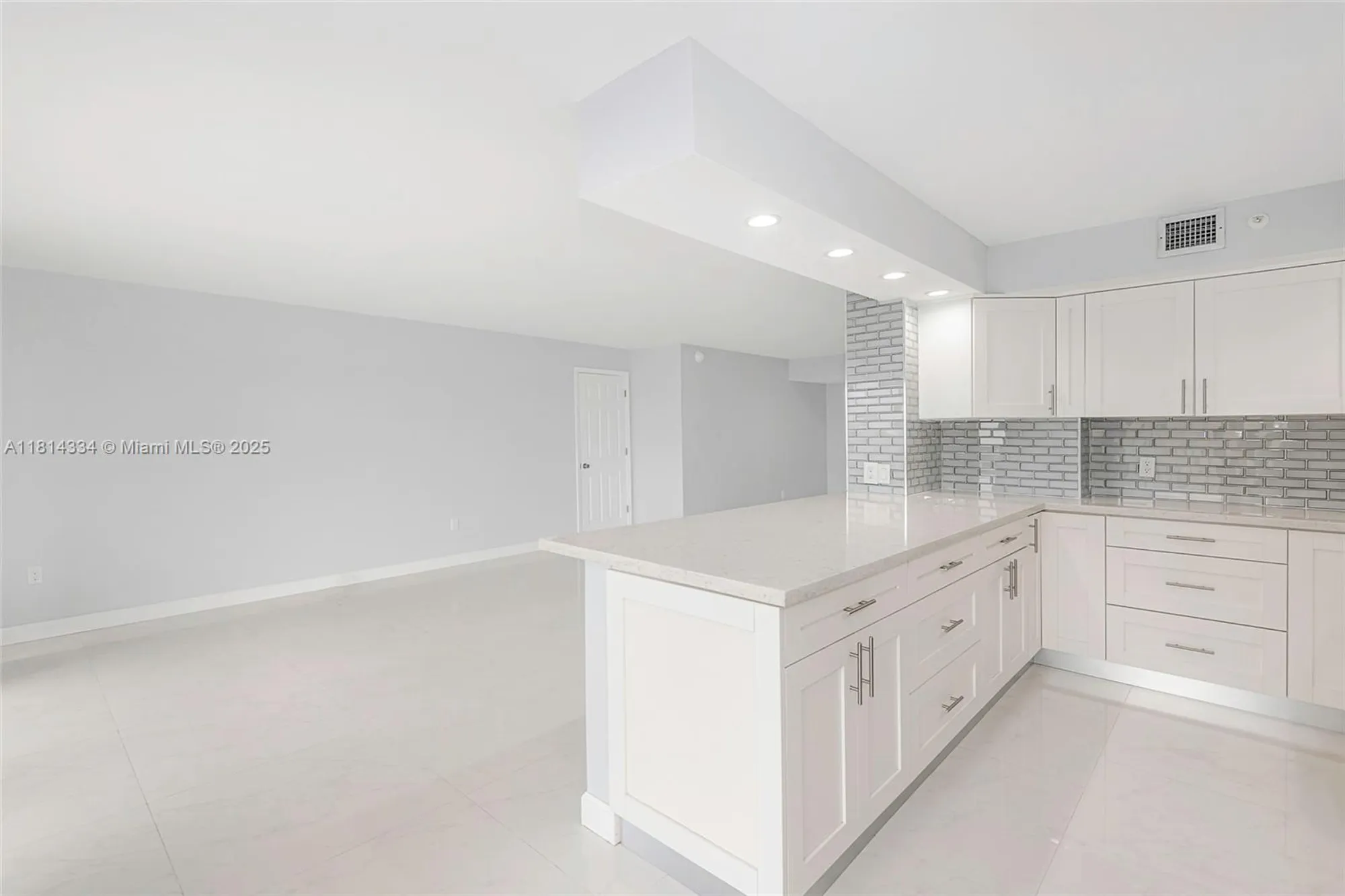 Property Slideshow image 14 of 58 | 1201 s ocean dr apt 610n, Hollywood, FL, 33019