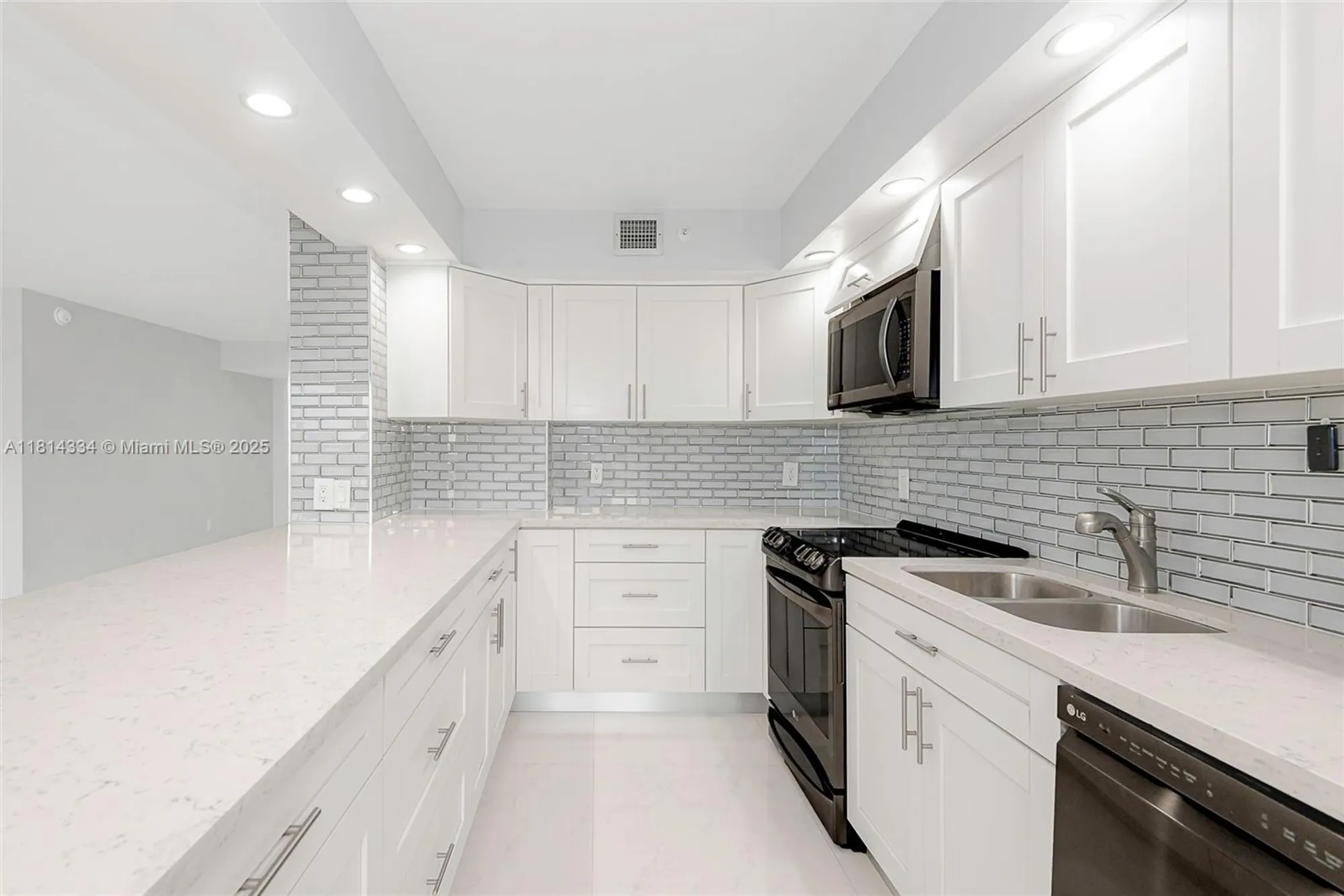 Property Slideshow image 15 of 58 | 1201 s ocean dr apt 610n, Hollywood, FL, 33019