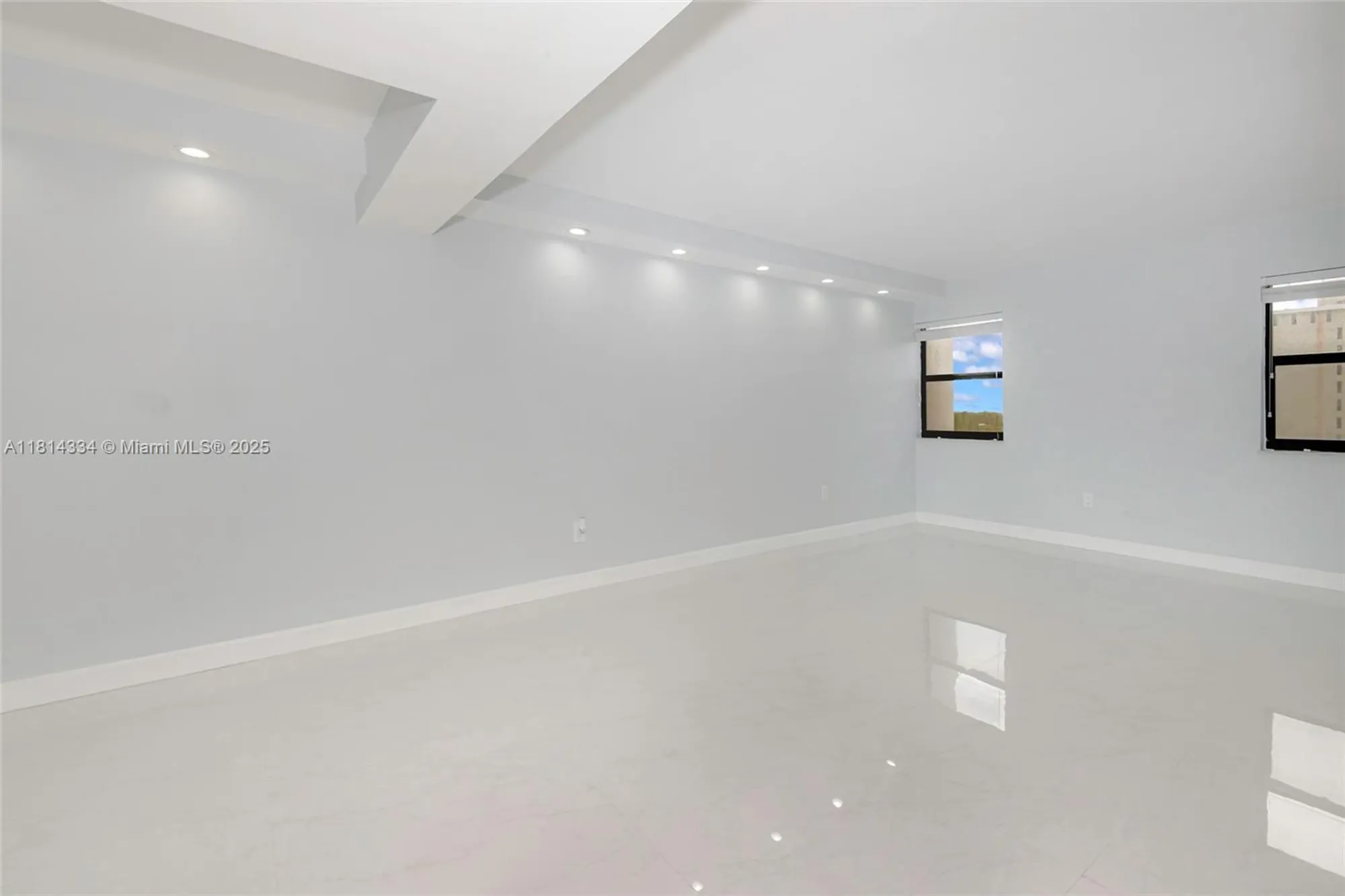Property Slideshow image 17 of 58 | 1201 s ocean dr apt 610n, Hollywood, FL, 33019