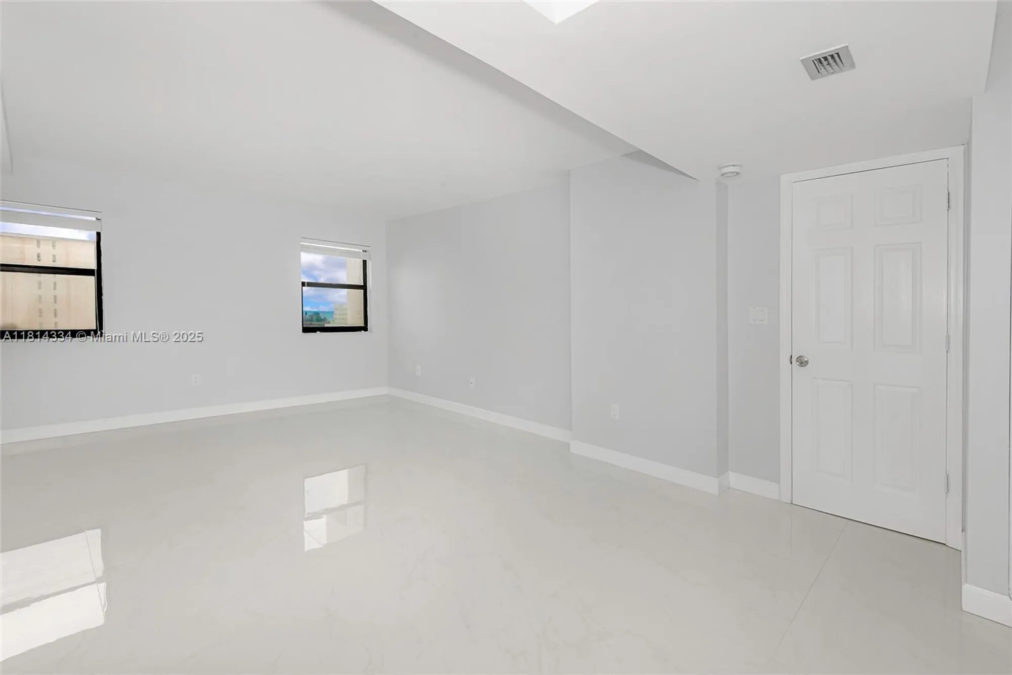 Property Slideshow image 18 of 58 | 1201 s ocean dr apt 610n, Hollywood, FL, 33019
