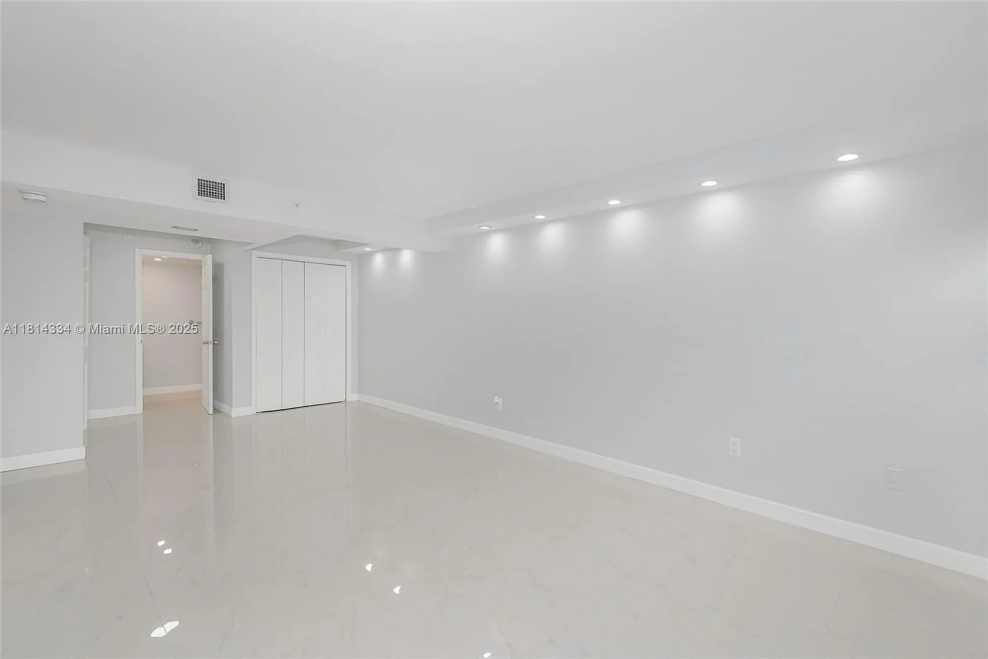 Property Slideshow image 19 of 58 | 1201 s ocean dr apt 610n, Hollywood, FL, 33019