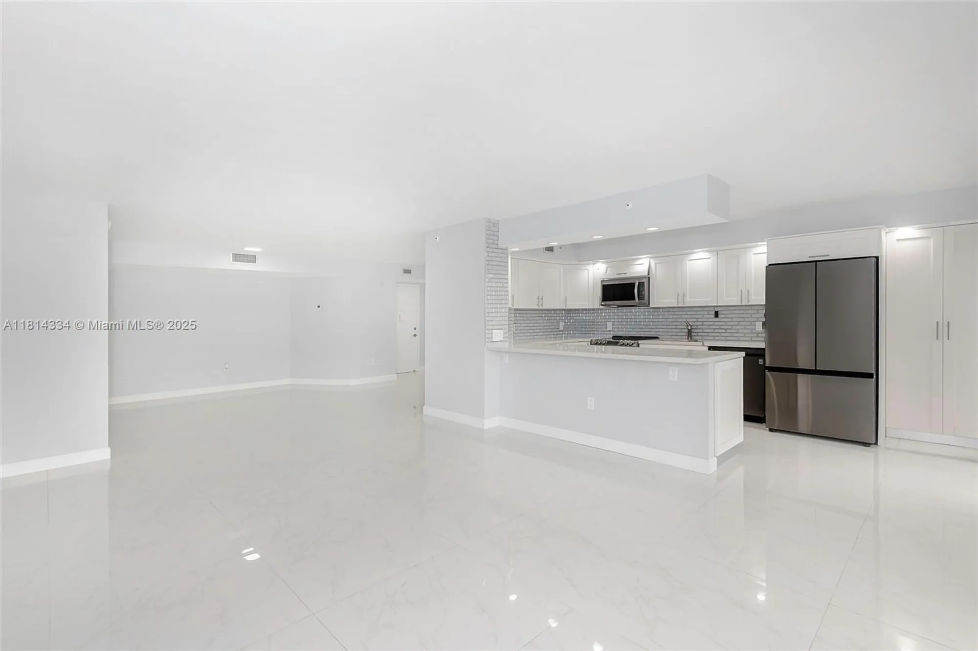 Property Slideshow image 11 of 58 | 1201 s ocean dr apt 610n, Hollywood, FL, 33019