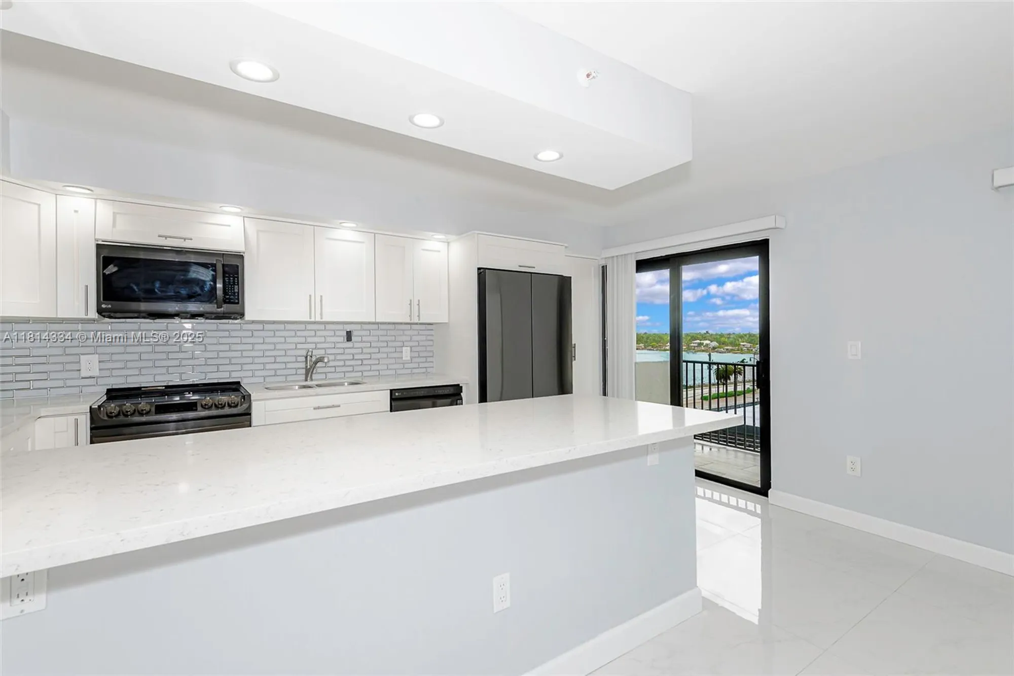 Property Slideshow image 9 of 58 | 1201 s ocean dr apt 610n, Hollywood, FL, 33019