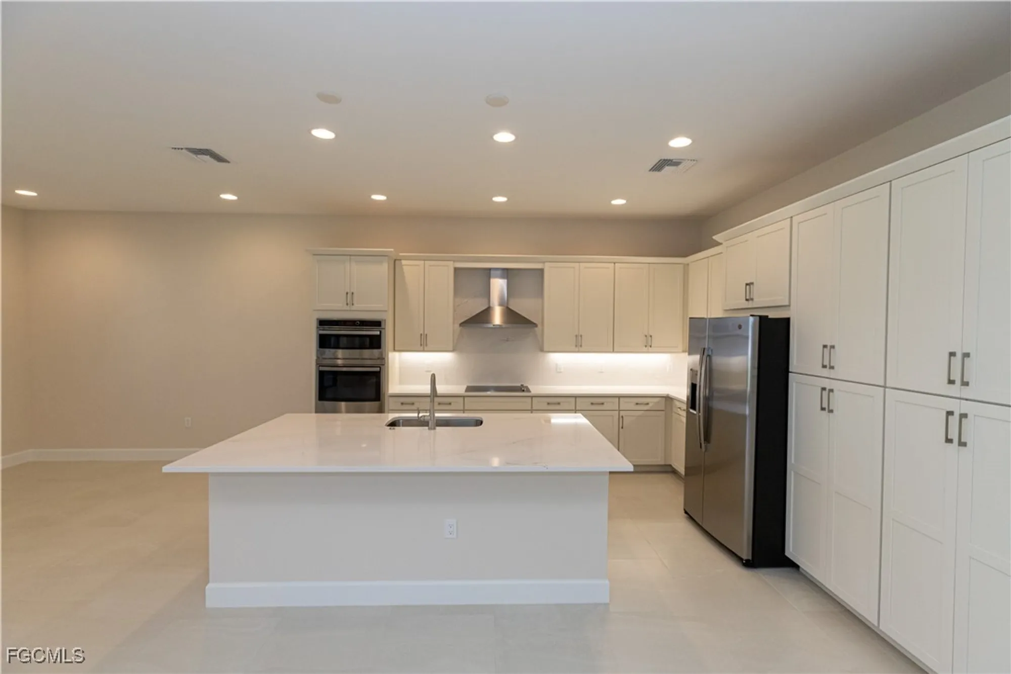 Property Slideshow image 15 of 50 | 14359 hogarth pl, Fort Myers, FL, 33905