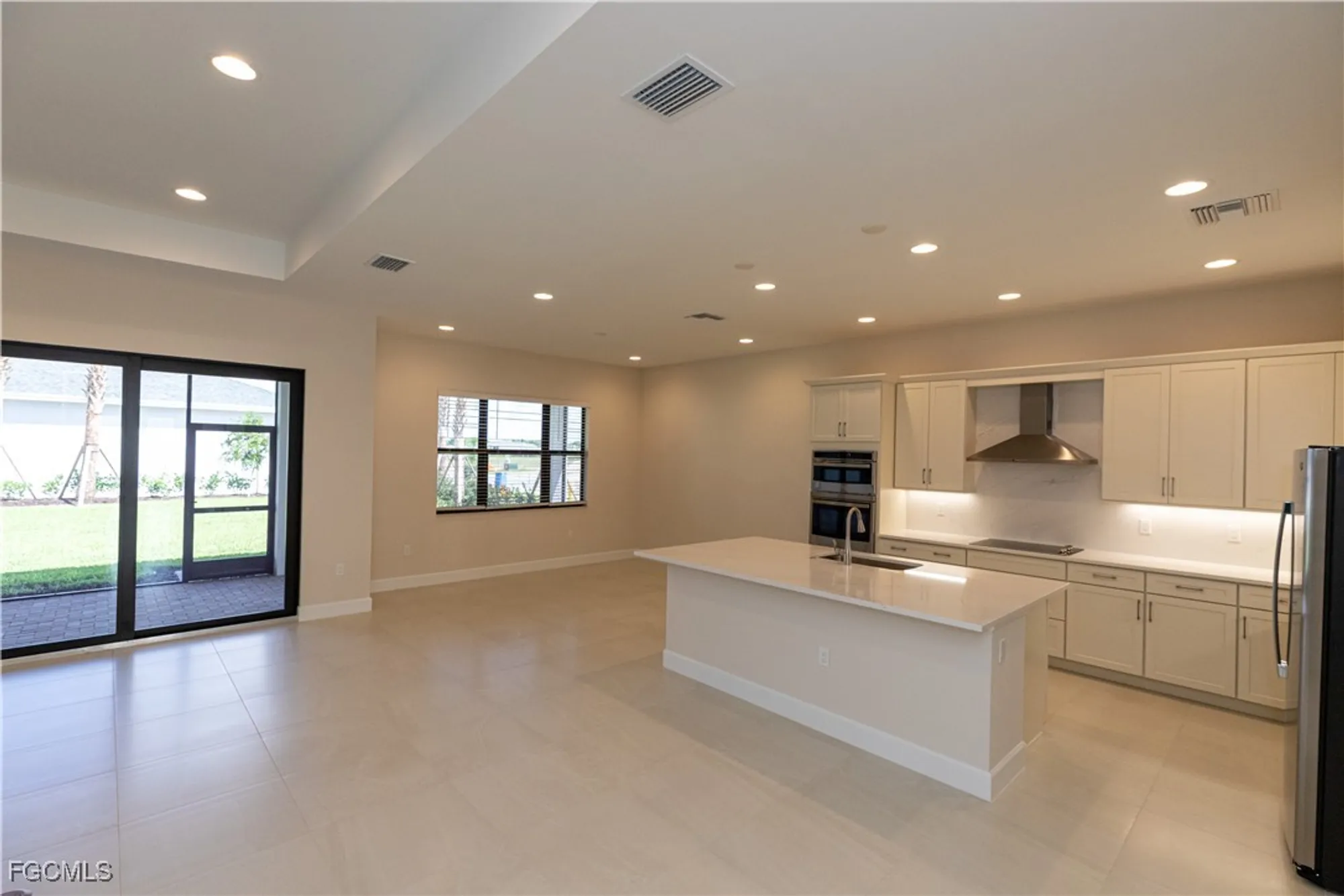 Property Slideshow image 16 of 50 | 14359 hogarth pl, Fort Myers, FL, 33905