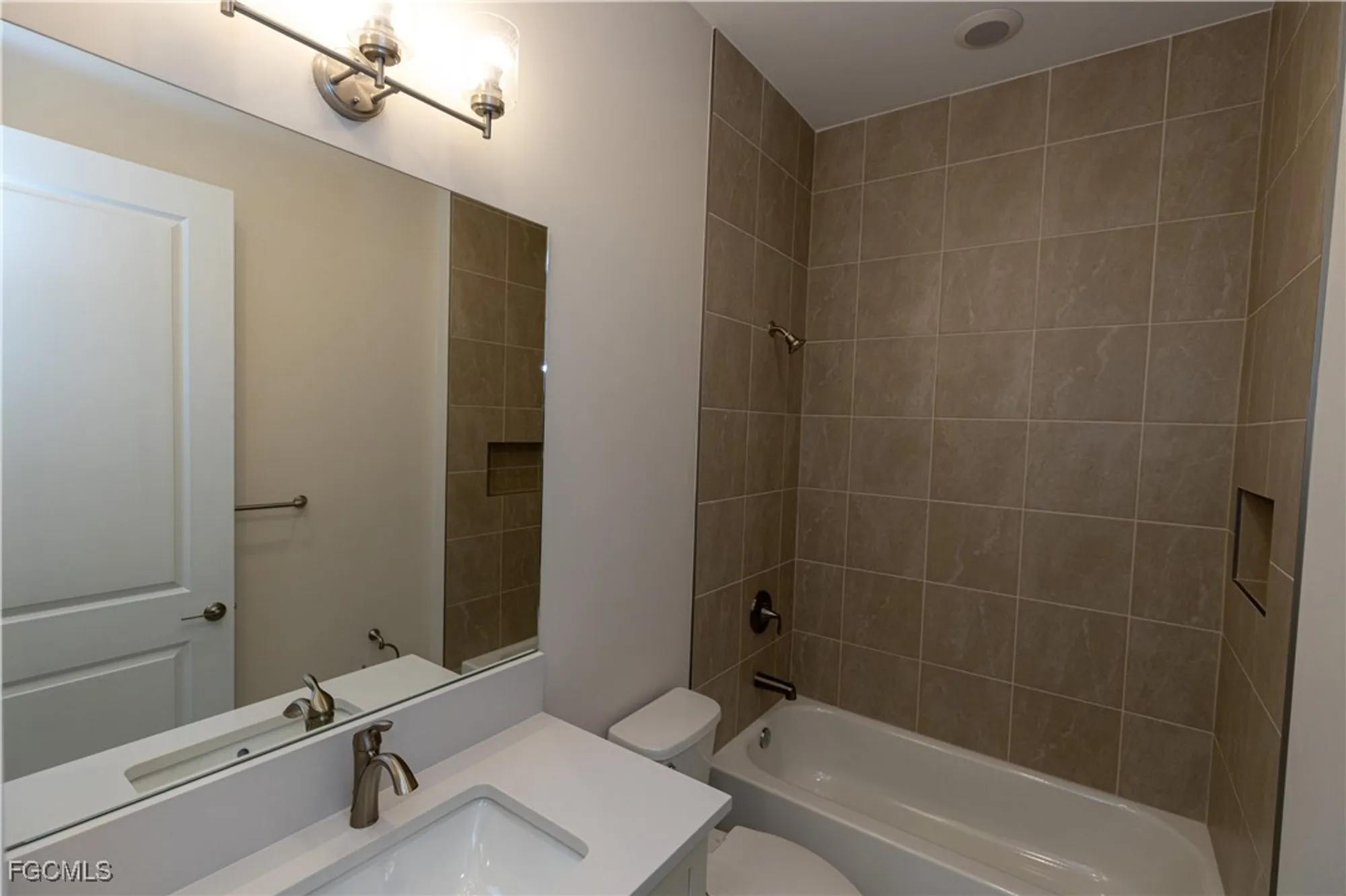 Property Slideshow image 28 of 50 | 14359 hogarth pl, Fort Myers, FL, 33905