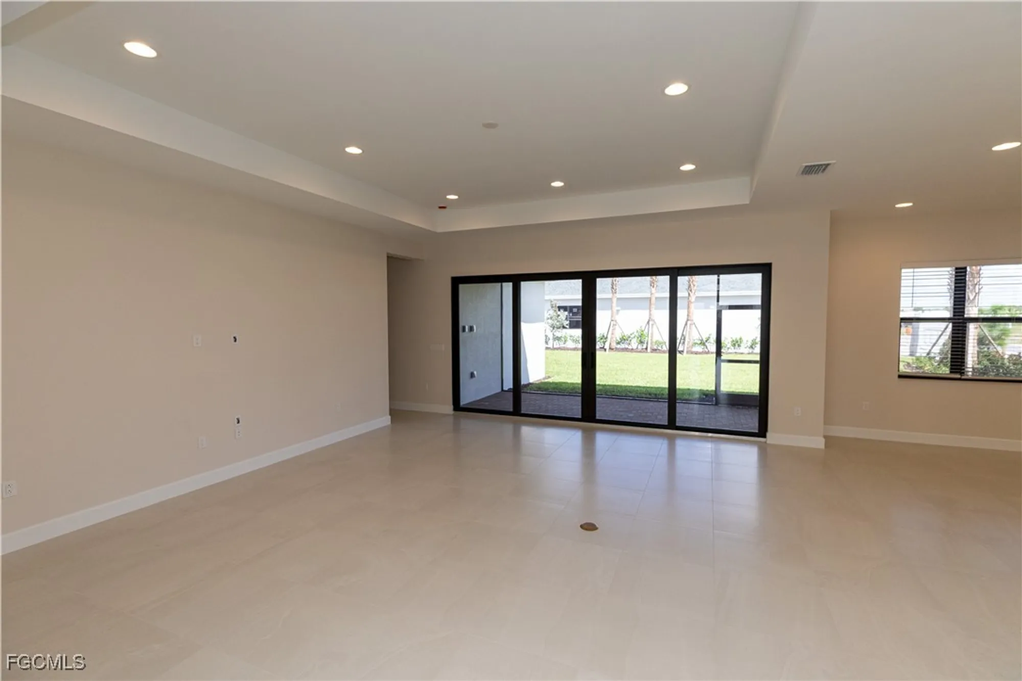 Property Slideshow image 21 of 50 | 14359 hogarth pl, Fort Myers, FL, 33905