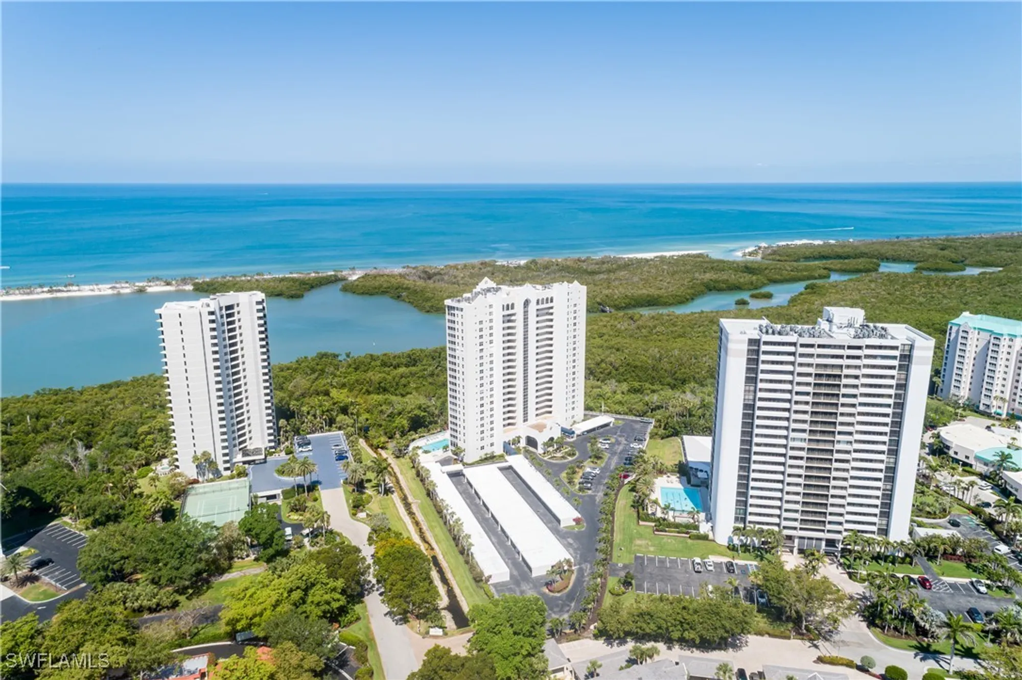 Property Slideshow image 14 of 19 | 5550 heron point dr 305, Naples, FL, 34108