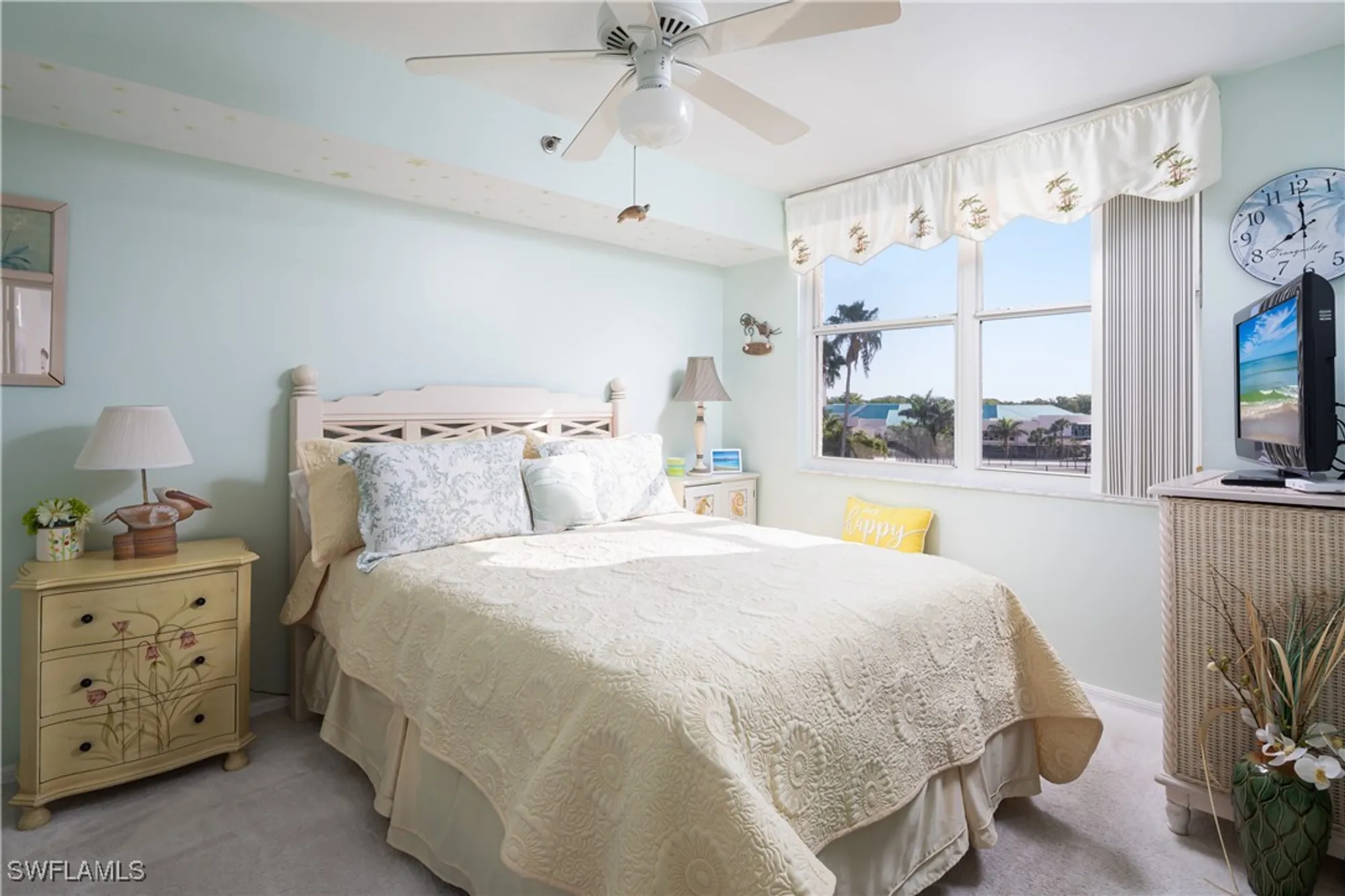 Property Slideshow image 11 of 19 | 5550 heron point dr 305, Naples, FL, 34108