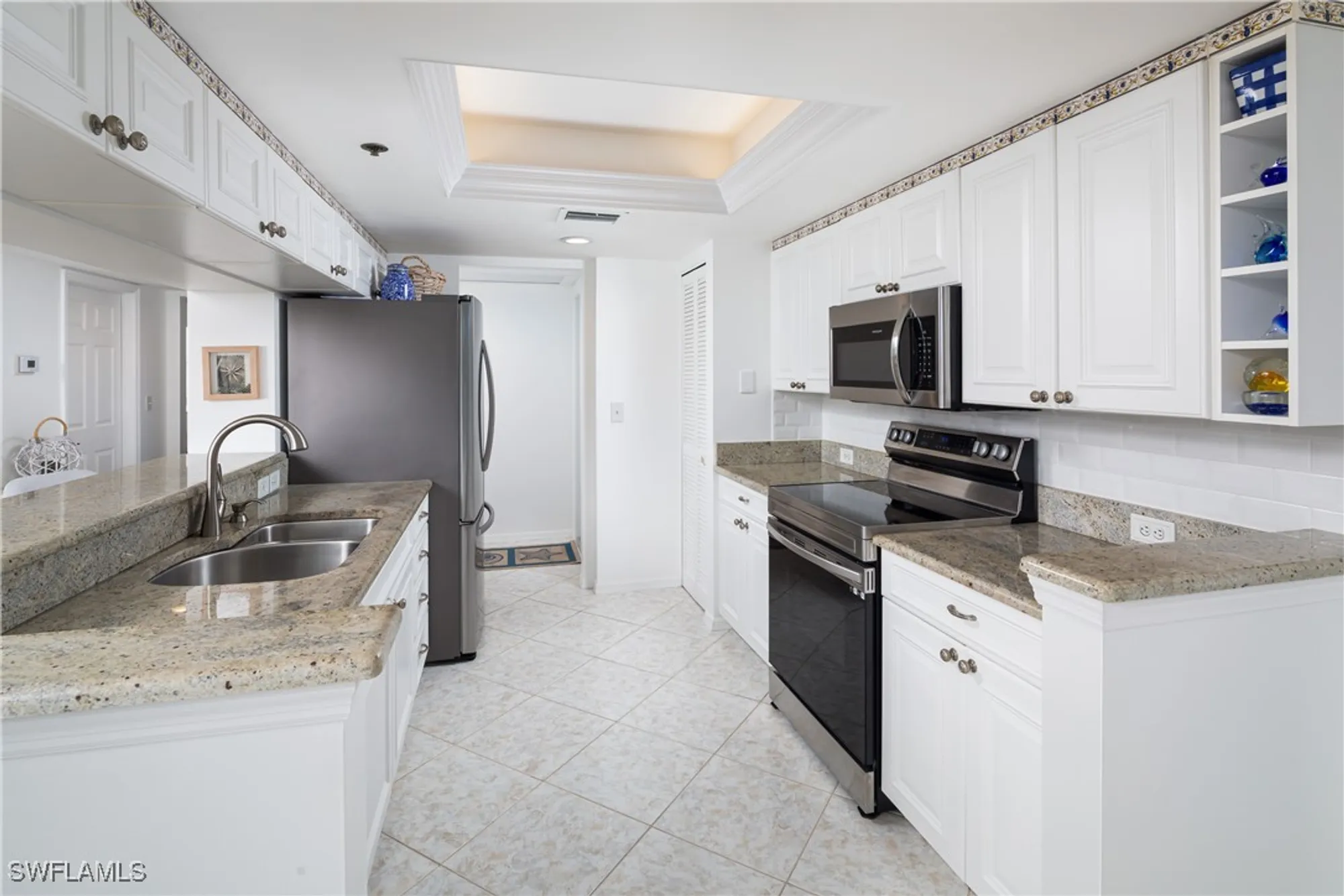 Property Slideshow image 5 of 19 | 5550 heron point dr 305, Naples, FL, 34108