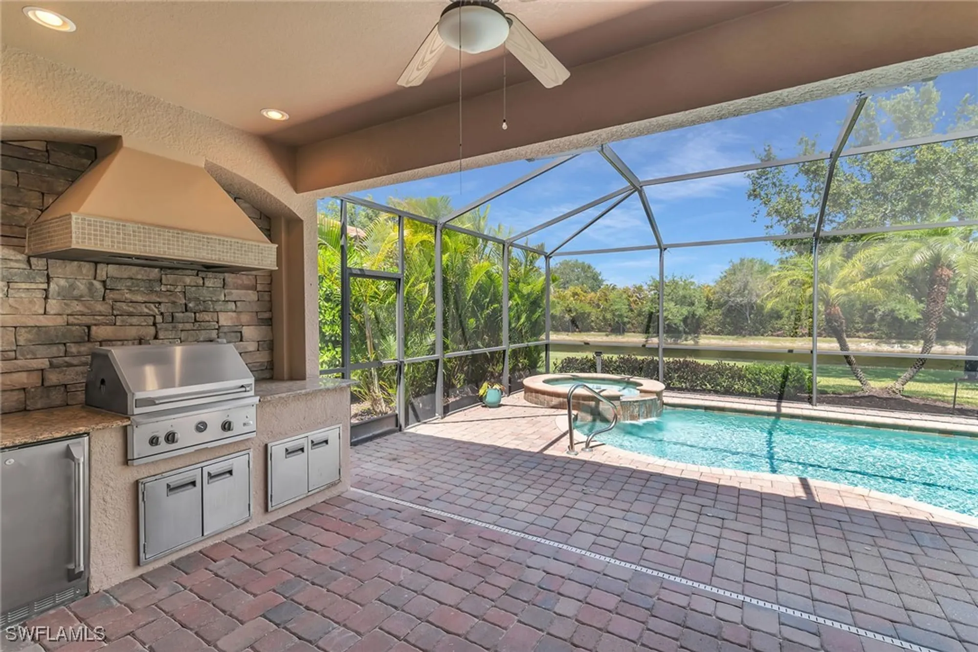Property Slideshow image 21 of 36 | 2938 aviamar cir, Naples, FL, 34114