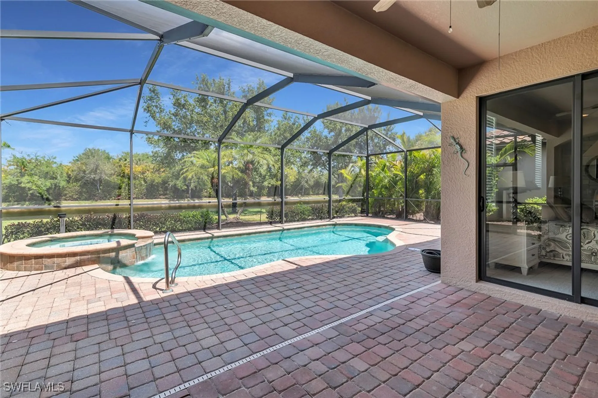 Property Slideshow image 22 of 36 | 2938 aviamar cir, Naples, FL, 34114
