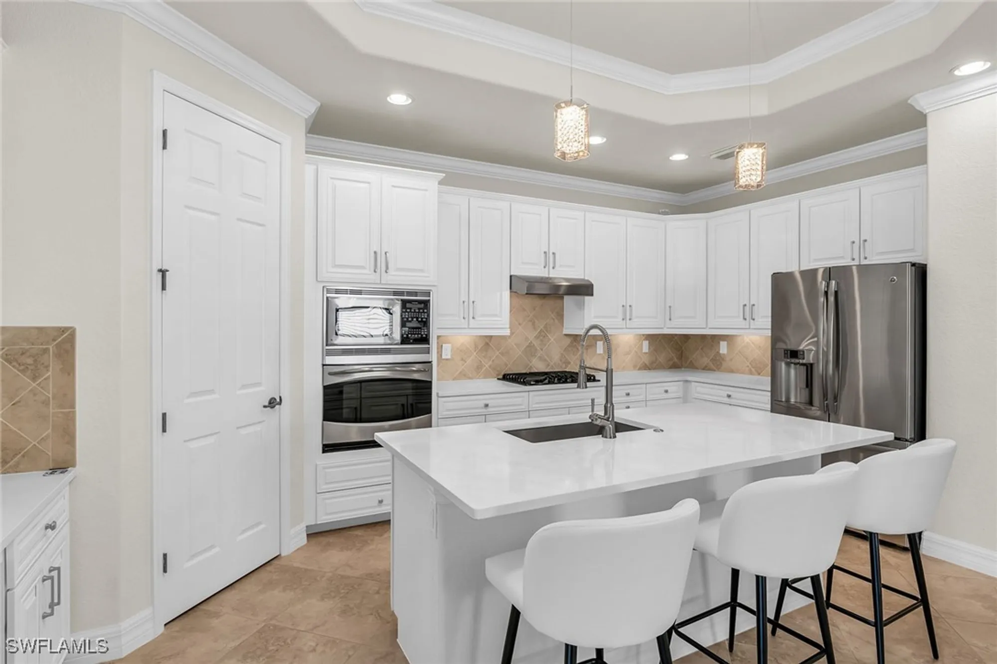 Property Slideshow image 5 of 36 | 2938 aviamar cir, Naples, FL, 34114