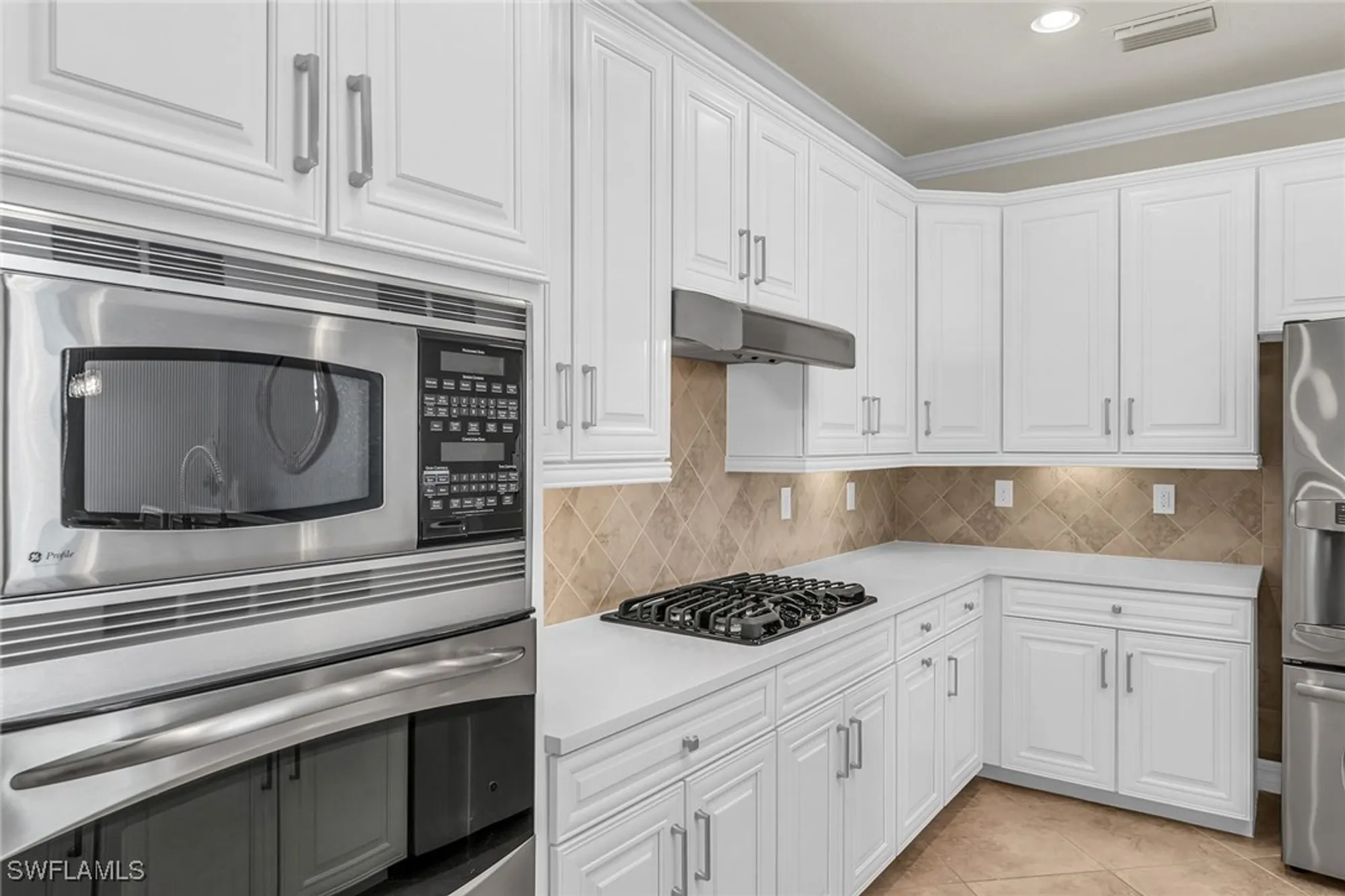 Property Slideshow image 7 of 36 | 2938 aviamar cir, Naples, FL, 34114