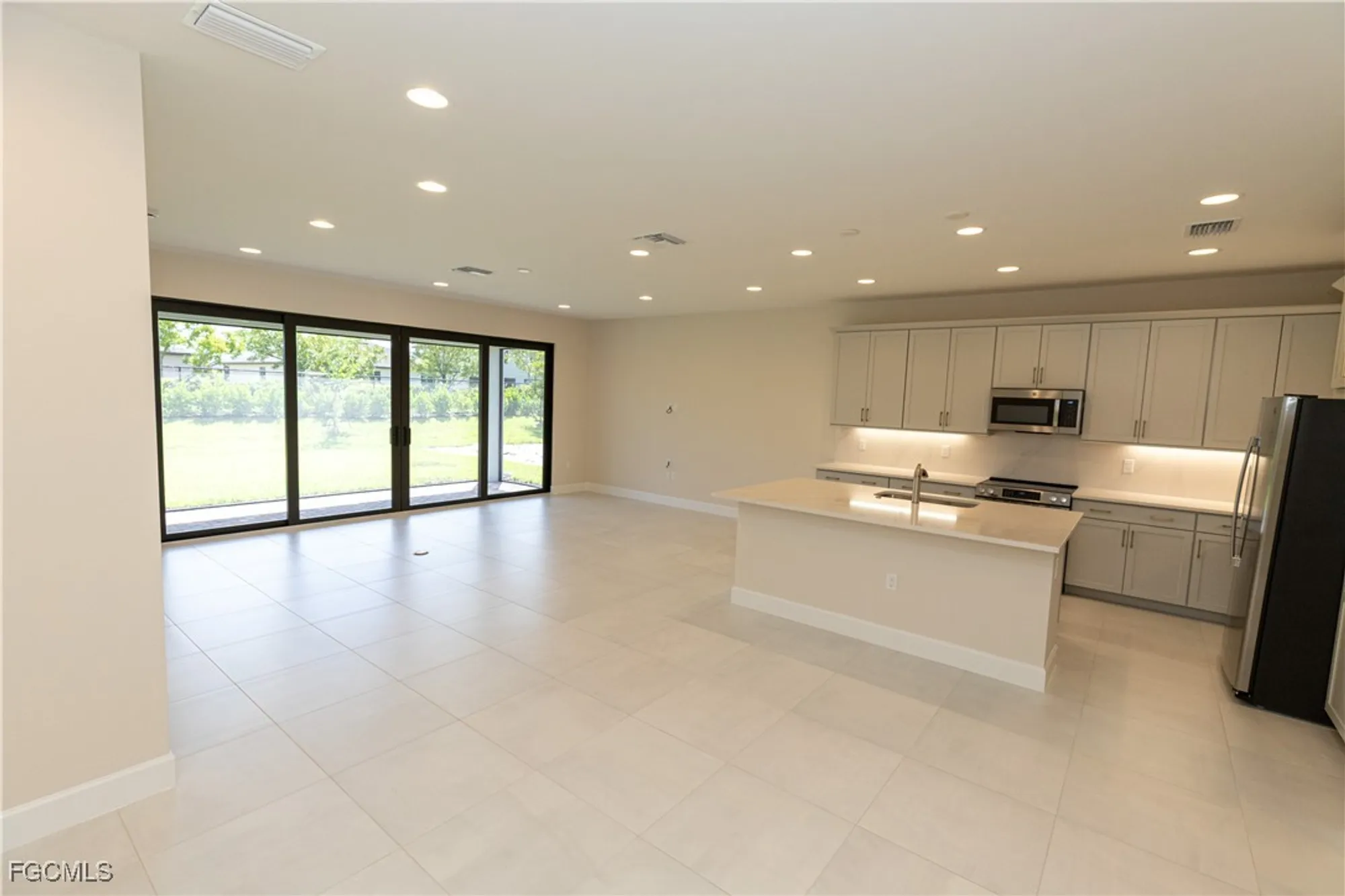 Property Slideshow image 16 of 49 | 3384 meloy dr, Fort Myers, FL, 33905