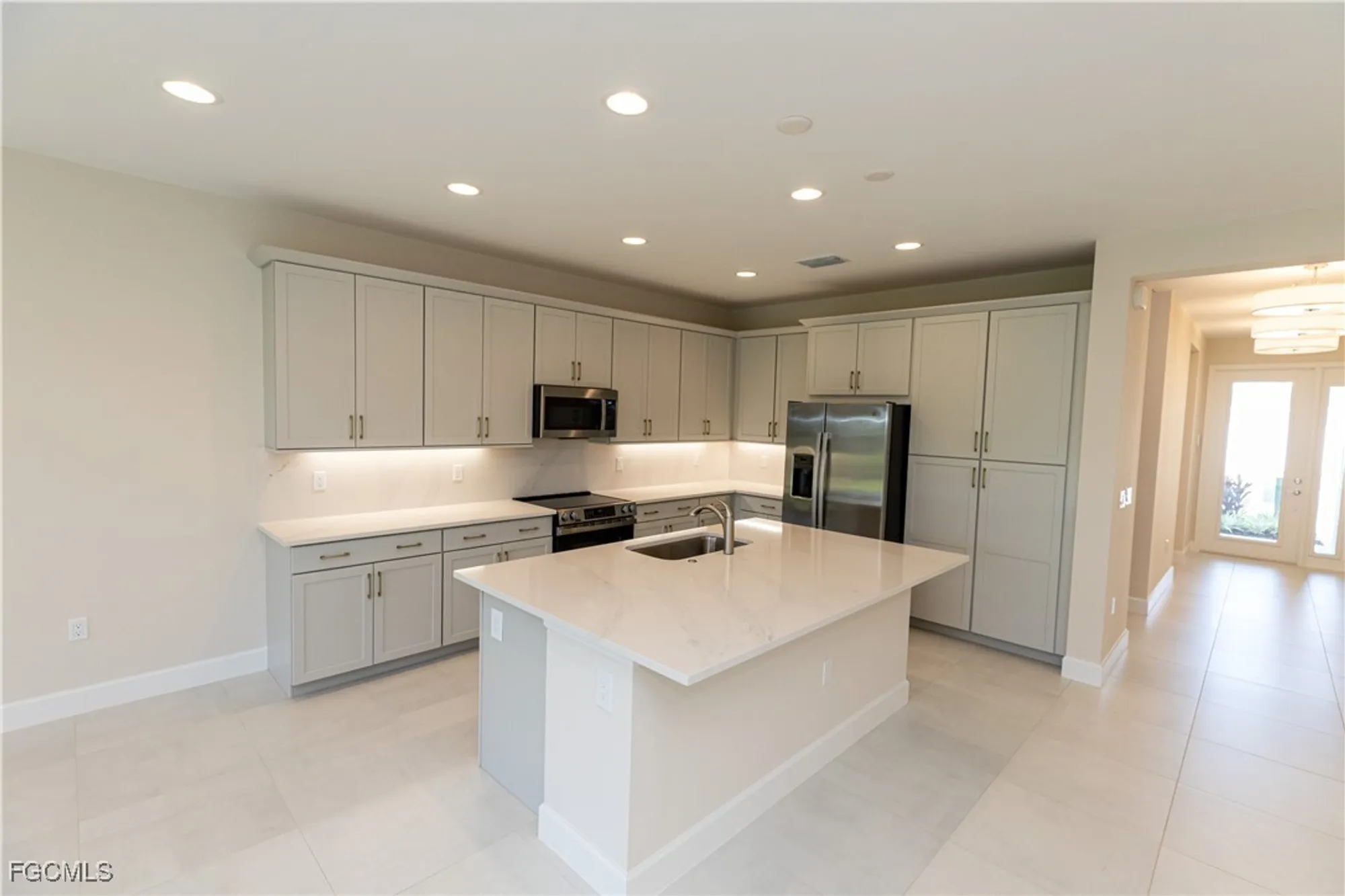 Property Slideshow image 17 of 49 | 3384 meloy dr, Fort Myers, FL, 33905