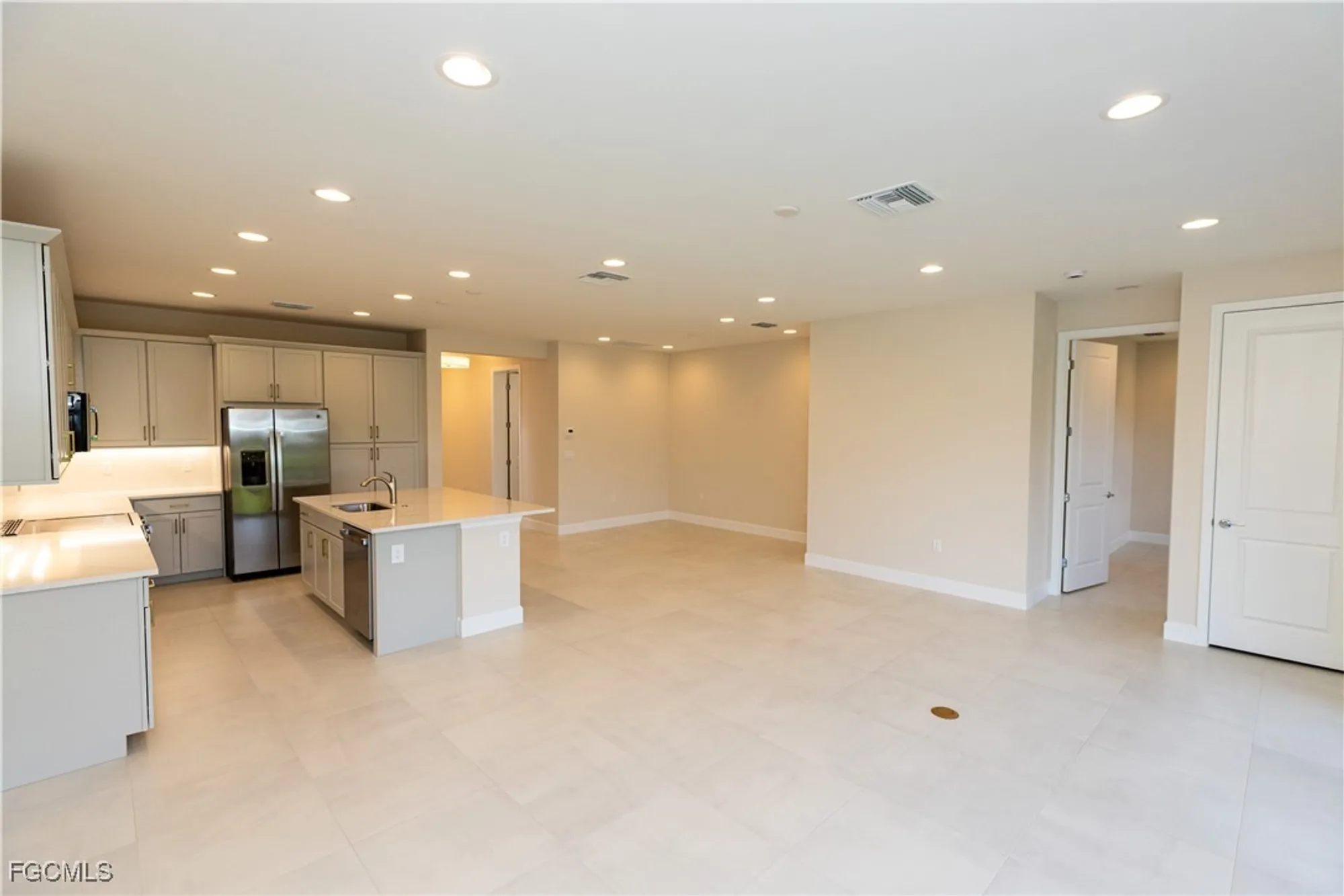 Property Slideshow image 19 of 49 | 3384 meloy dr, Fort Myers, FL, 33905