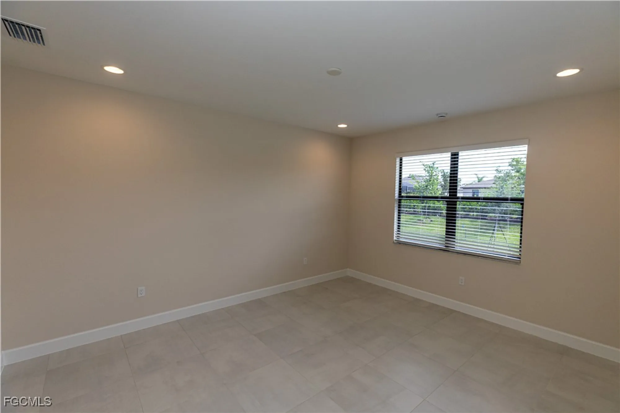 Property Slideshow image 24 of 49 | 3384 meloy dr, Fort Myers, FL, 33905