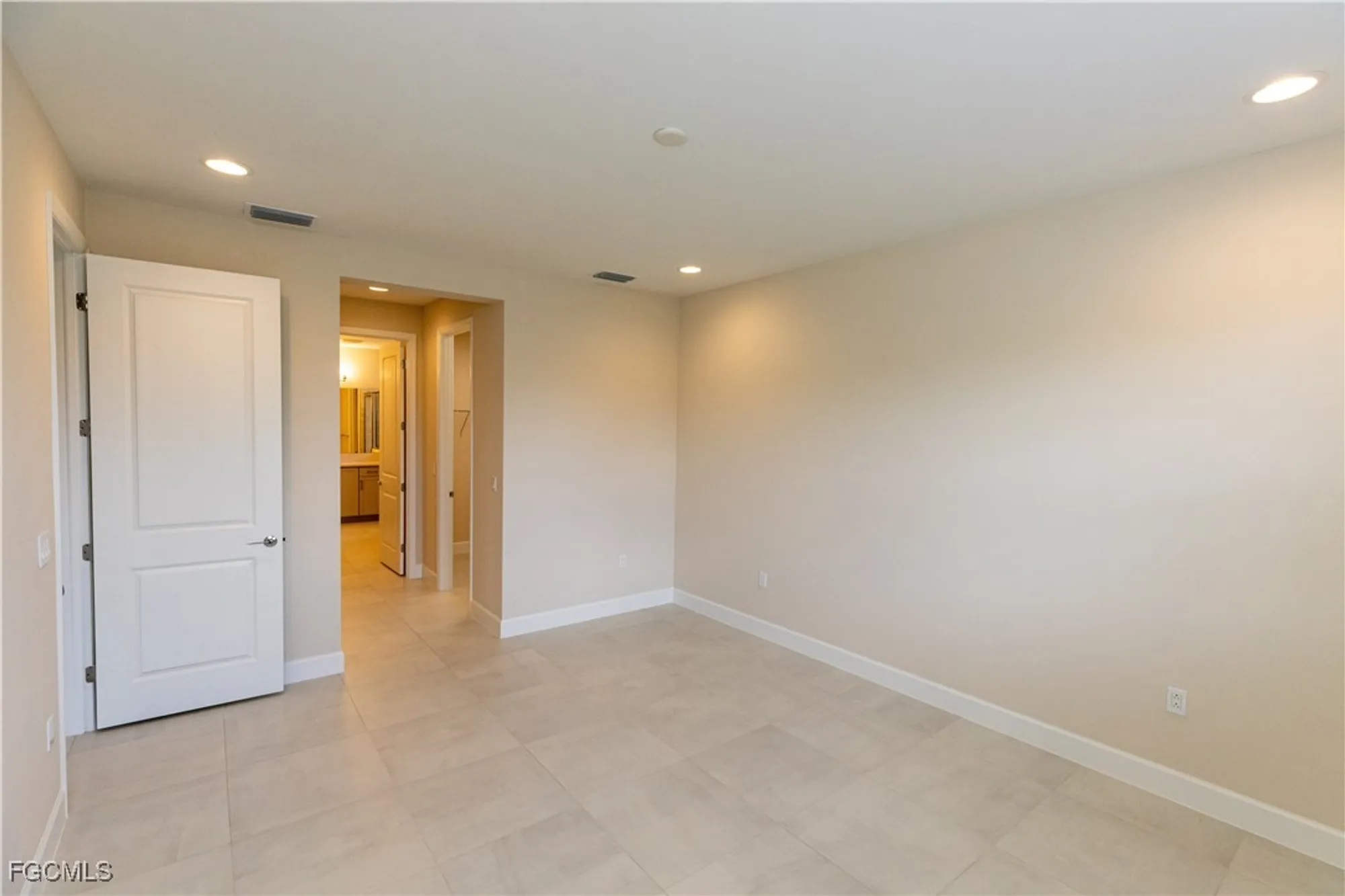 Property Slideshow image 22 of 49 | 3384 meloy dr, Fort Myers, FL, 33905