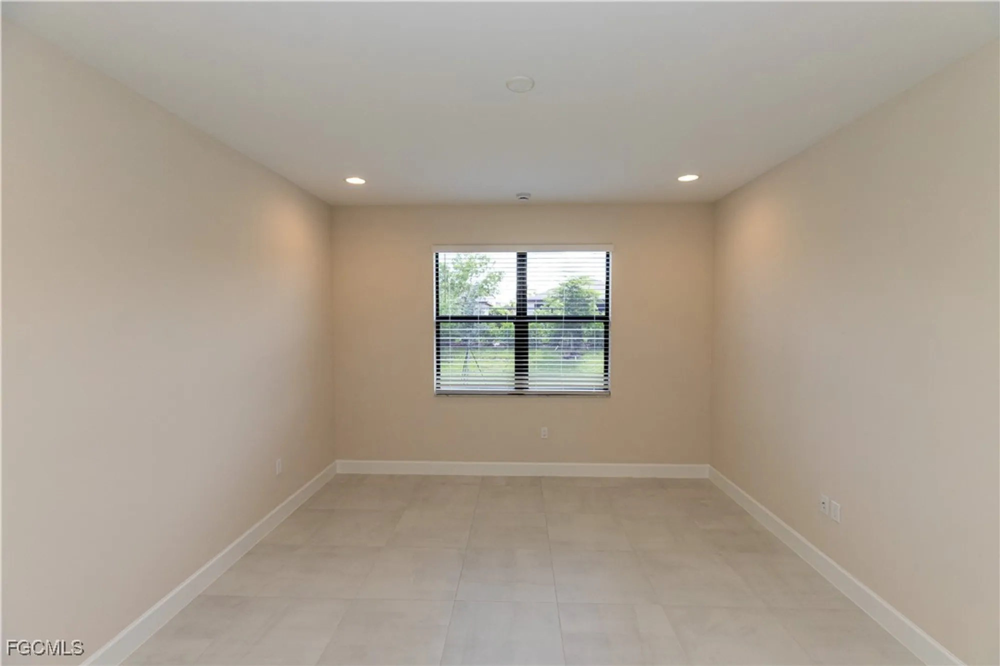 Property Slideshow image 23 of 49 | 3384 meloy dr, Fort Myers, FL, 33905