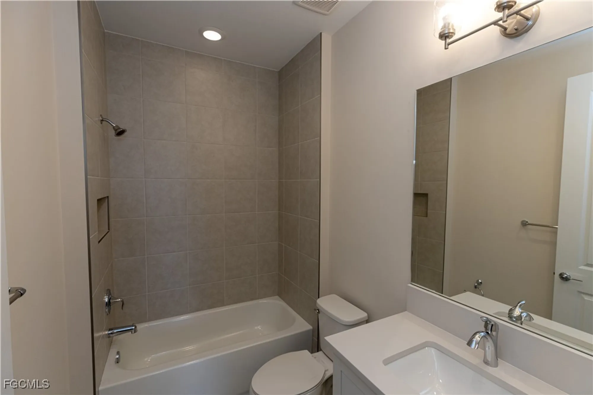 Property Slideshow image 31 of 49 | 3384 meloy dr, Fort Myers, FL, 33905