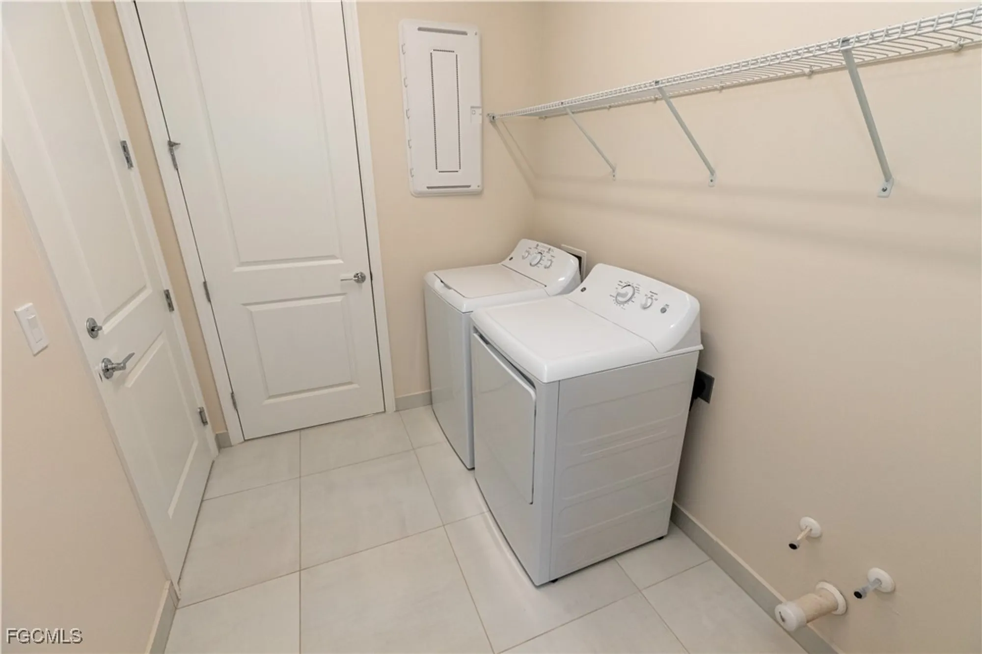 Property Slideshow image 32 of 49 | 3384 meloy dr, Fort Myers, FL, 33905