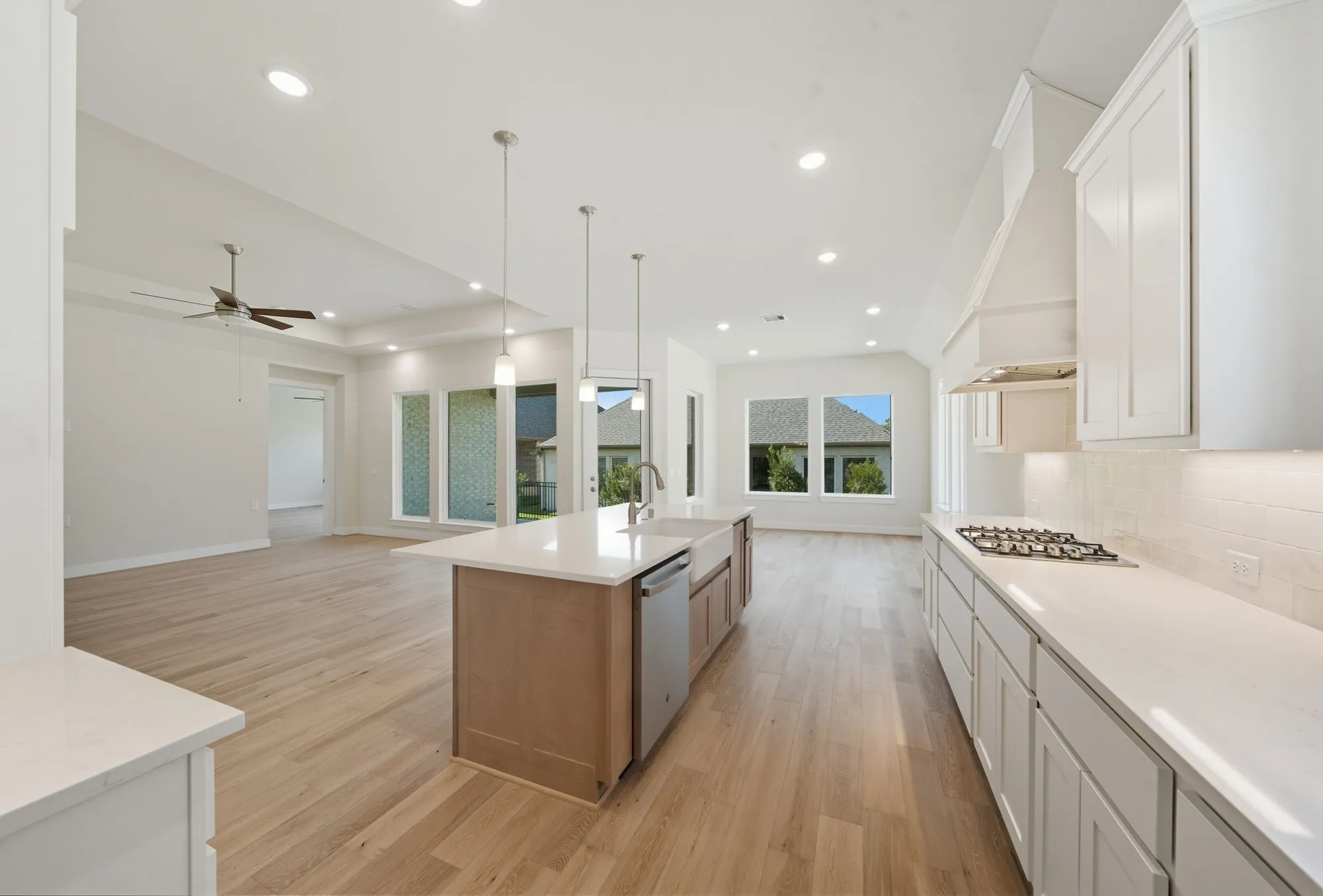 Property Slideshow image 17 of 49 | 10029 larkin cv, Willis, TX, 77318