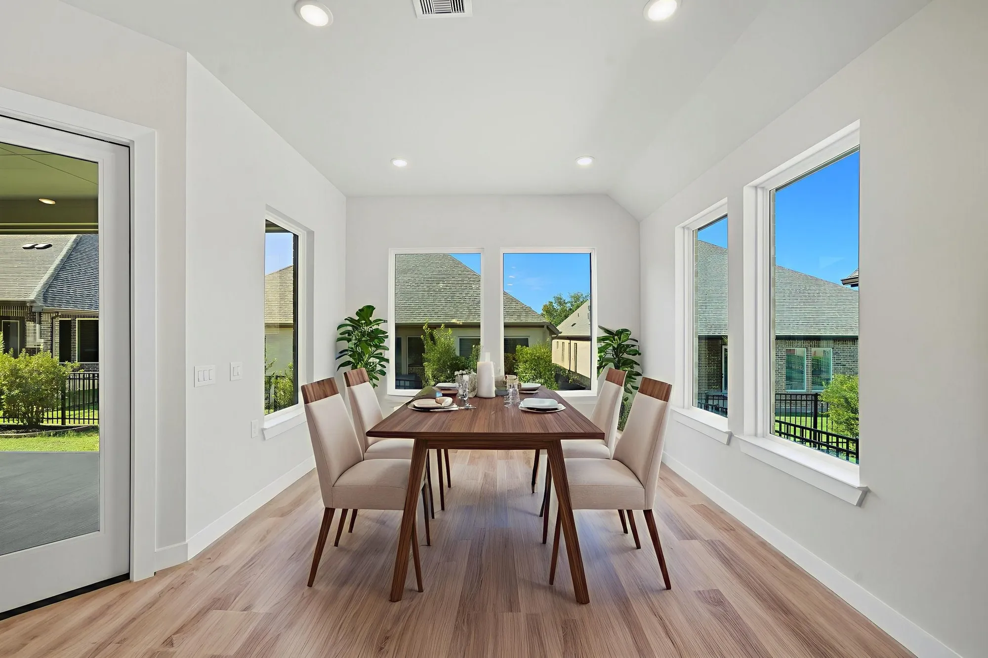 Property Slideshow image 18 of 49 | 10029 larkin cv, Willis, TX, 77318