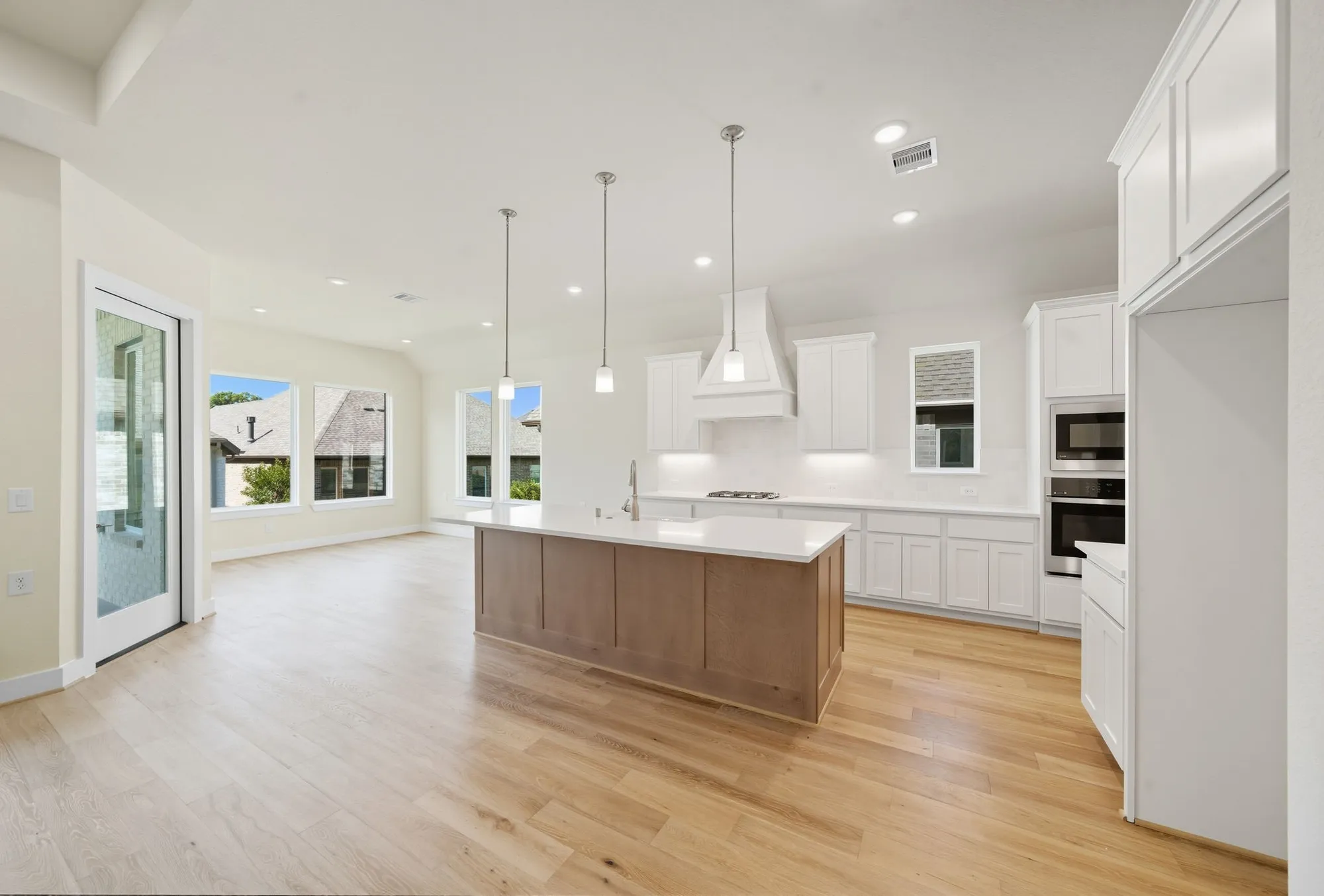 Property Slideshow image 13 of 49 | 10029 larkin cv, Willis, TX, 77318