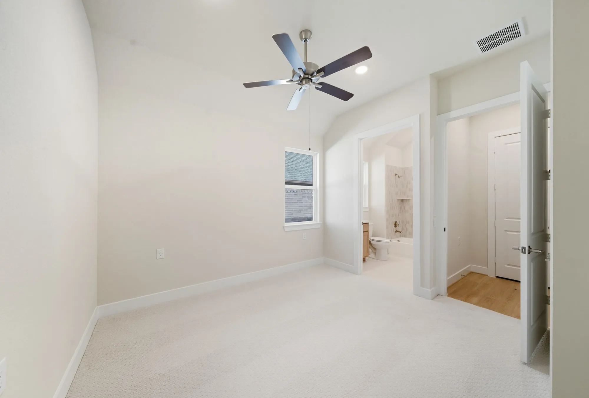 Property Slideshow image 22 of 49 | 10029 larkin cv, Willis, TX, 77318