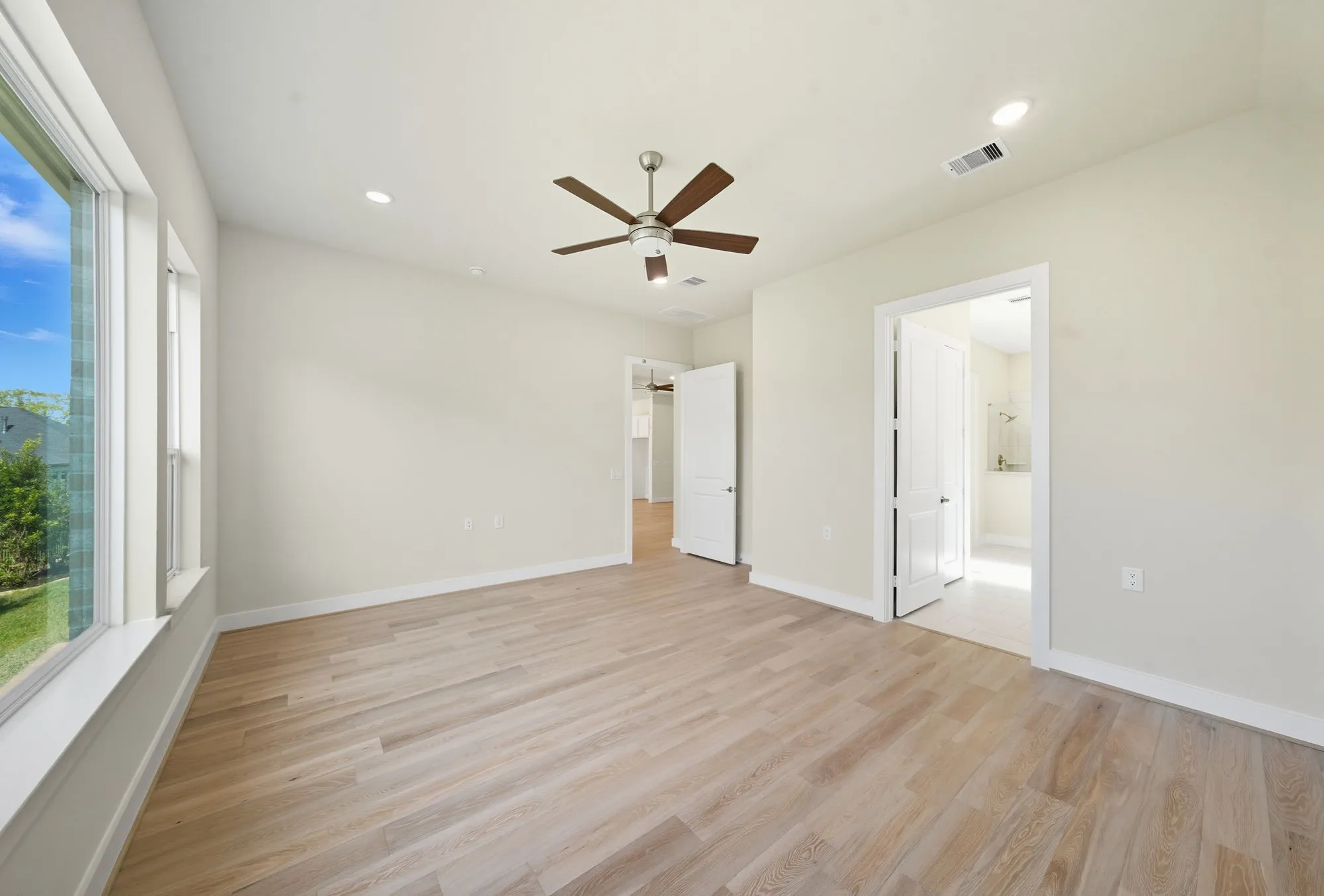 Property Slideshow image 34 of 49 | 10029 larkin cv, Willis, TX, 77318