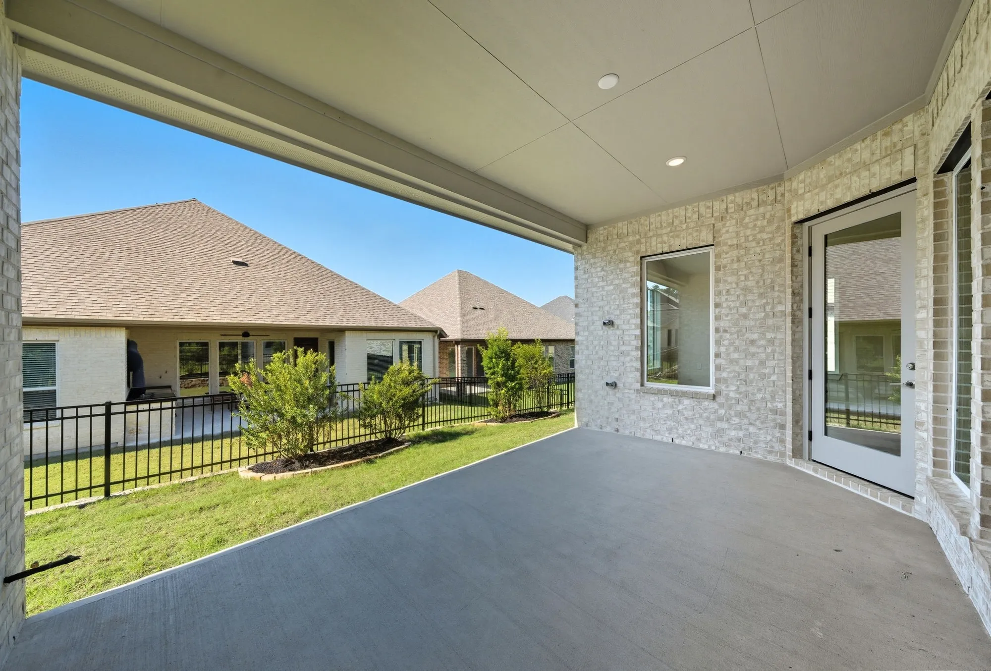 Property Slideshow image 37 of 49 | 10029 larkin cv, Willis, TX, 77318